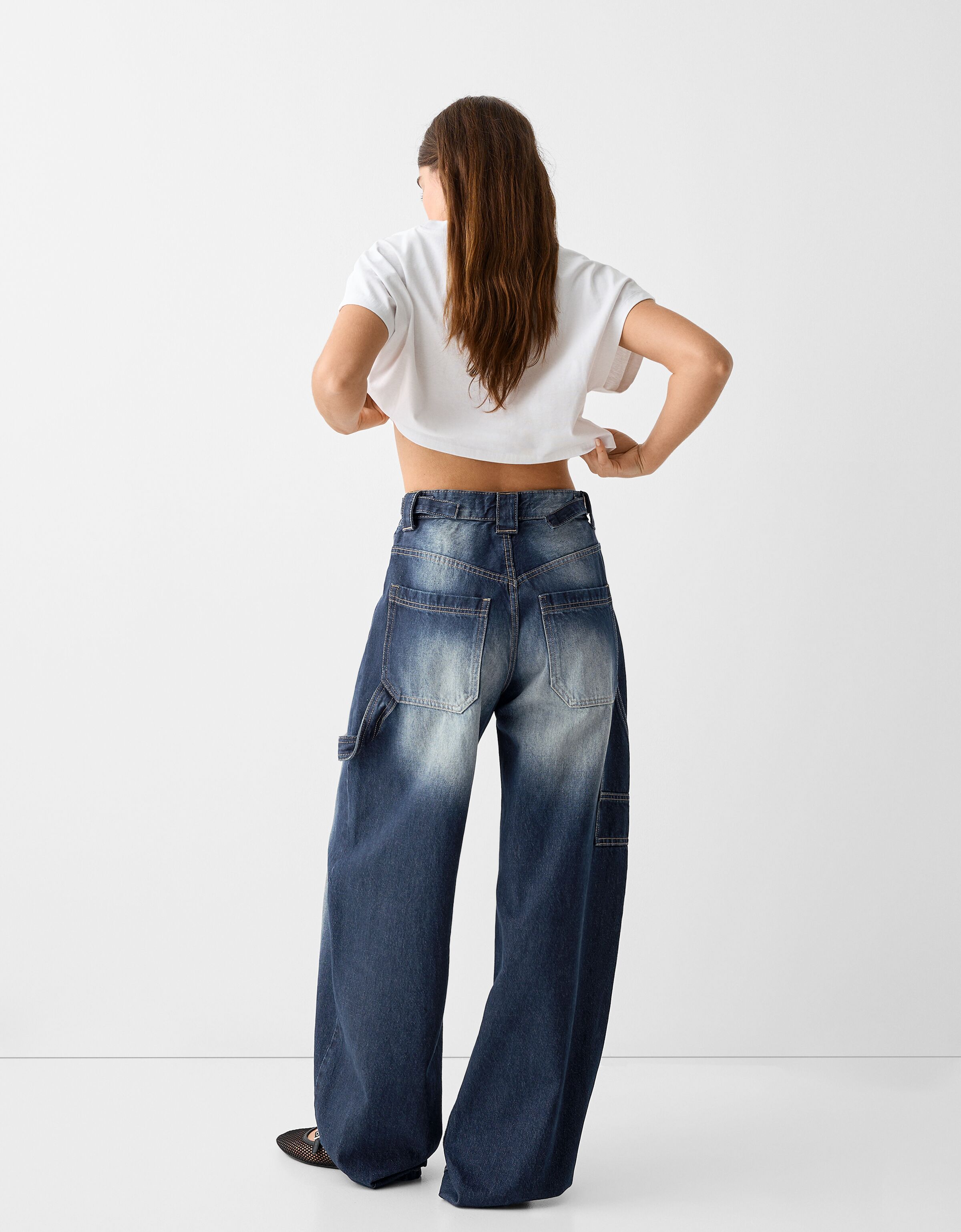 Pantalones acampanados online bershka