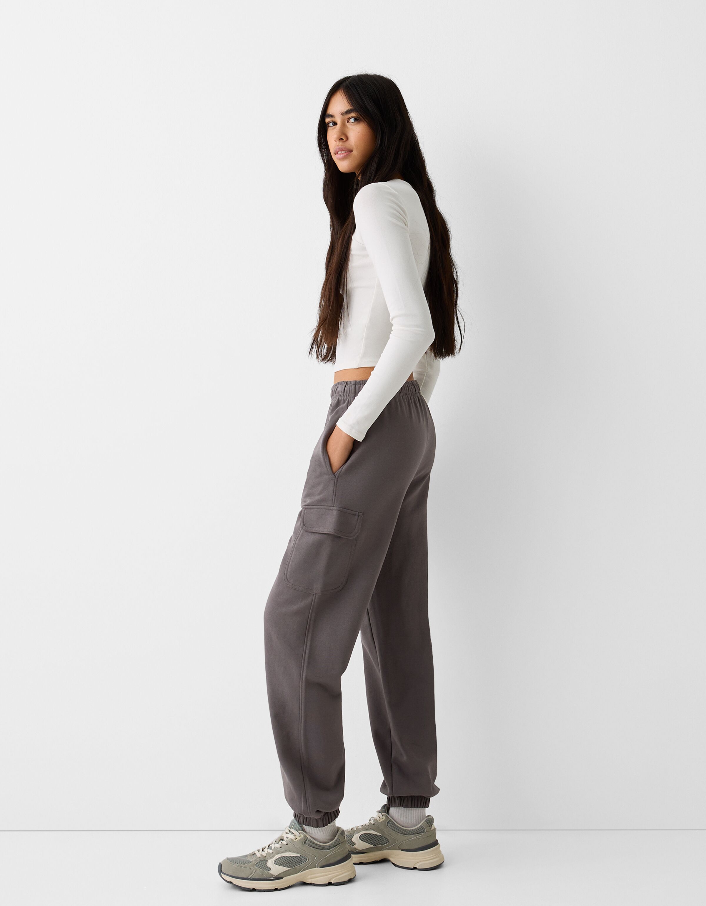 Pantalones por la rodilla mujer online bershka