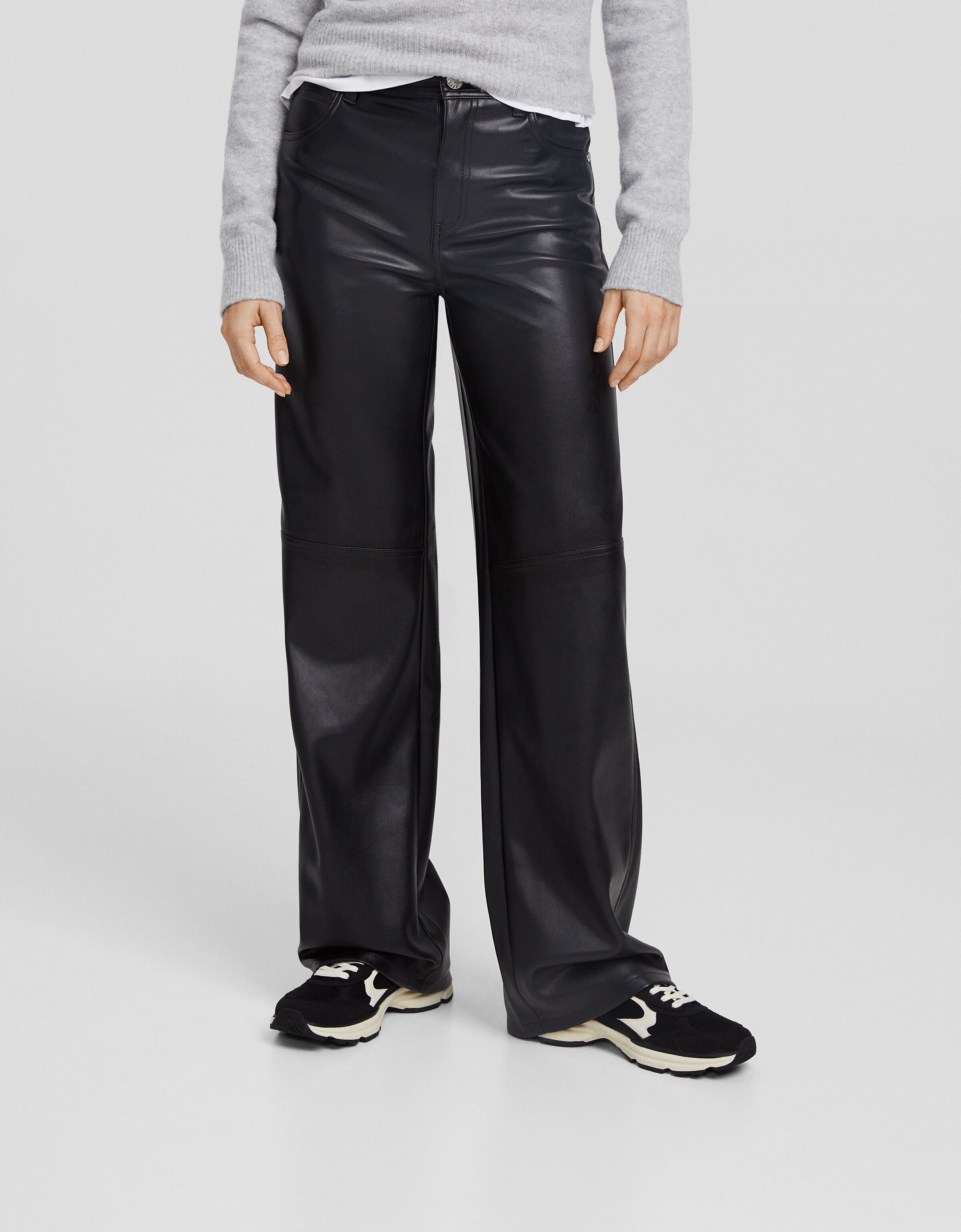 Pantaloni hotsell pelle bershka