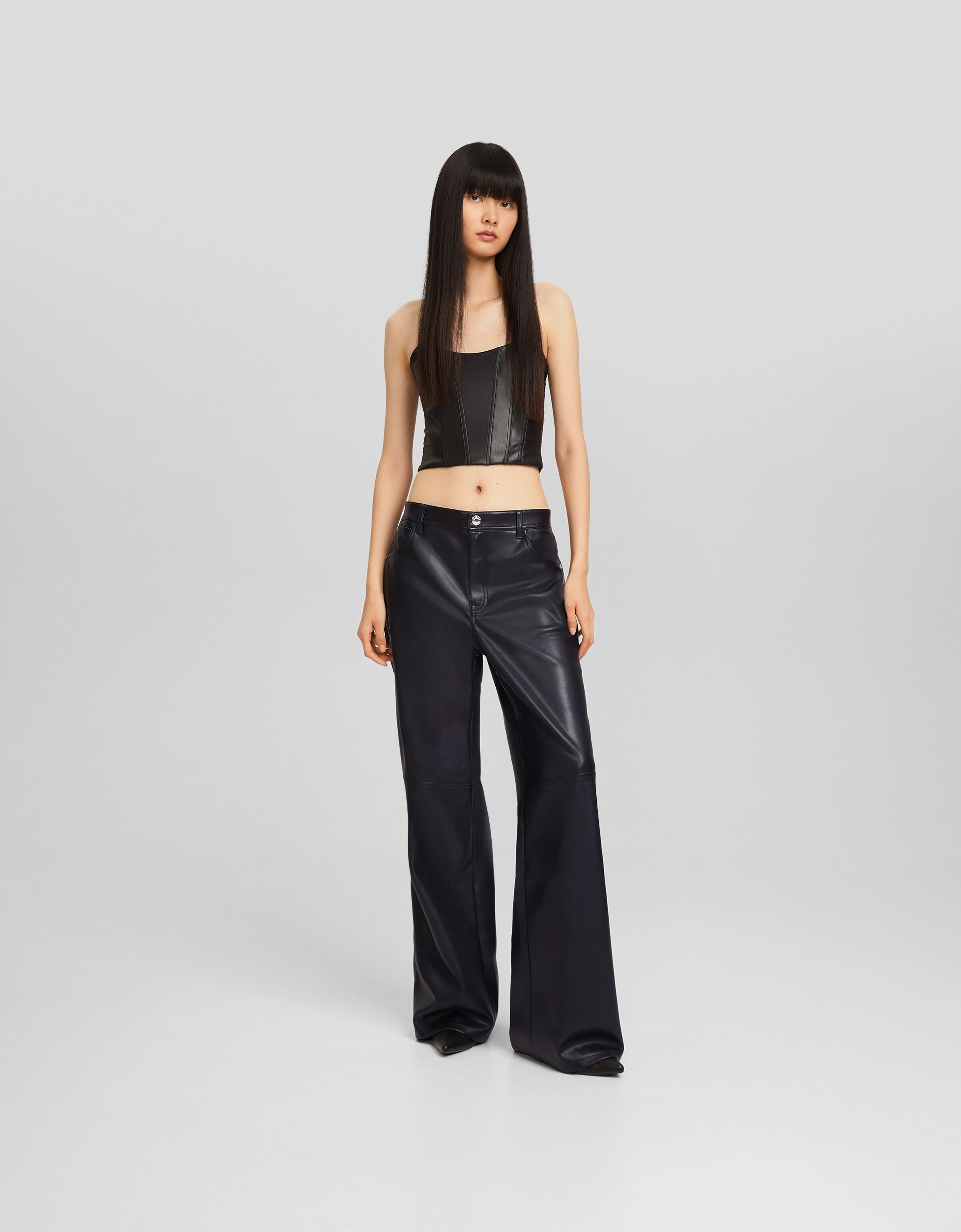Bershka pantaloni hotsell in pelle