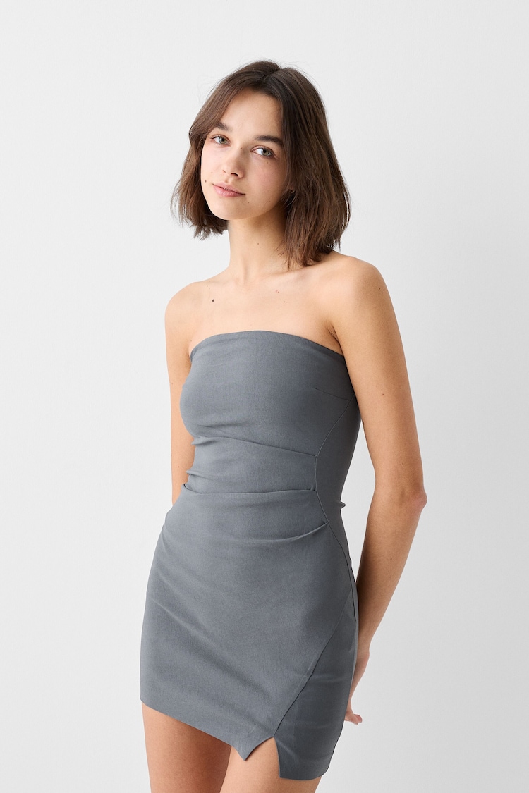Mini-jurk met blote schouders en naden