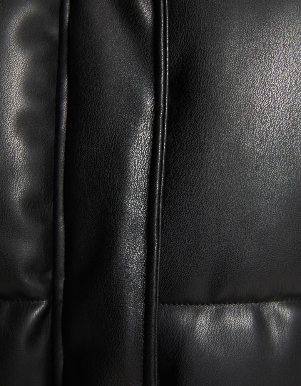 Caçadora embuatada caputxa efecte pell-Negre-5