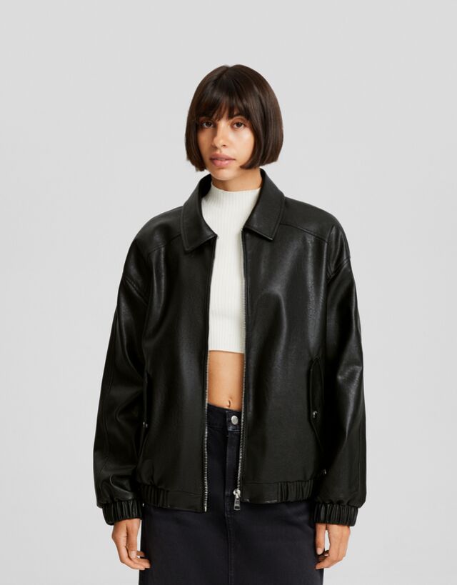 Chamarra de piel on sale negra mujer bershka