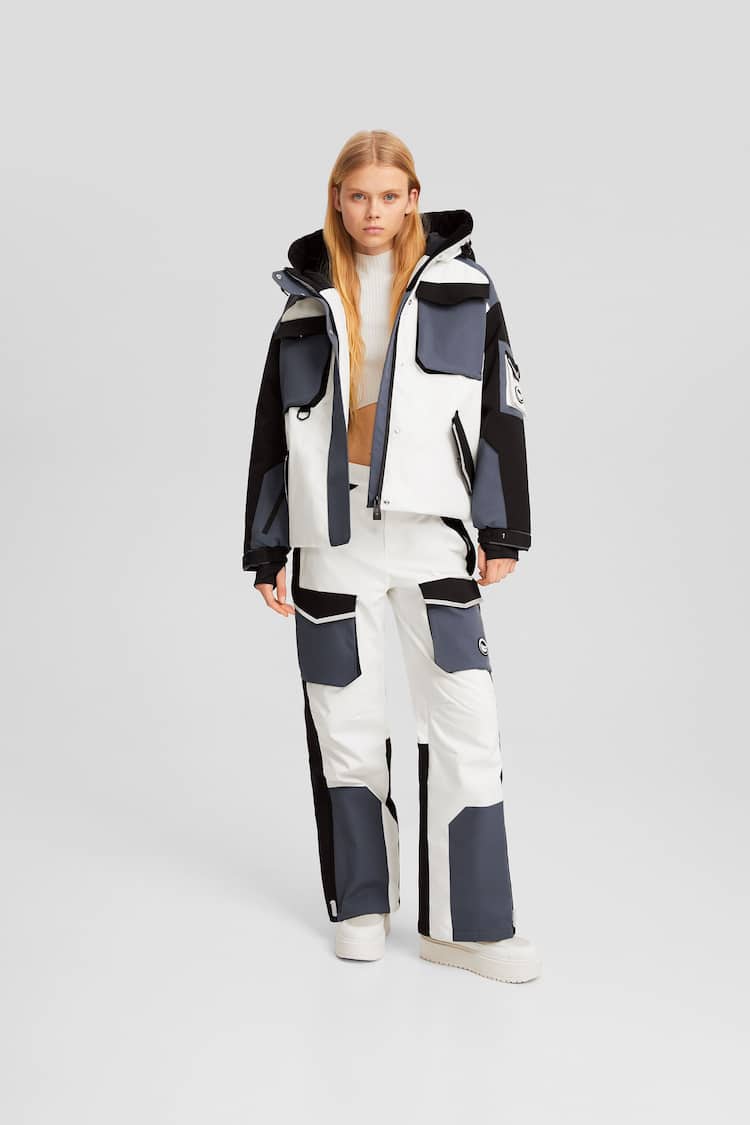 Xhaketë me kapuç prej pëlhure teknike nga “Ski Collection”