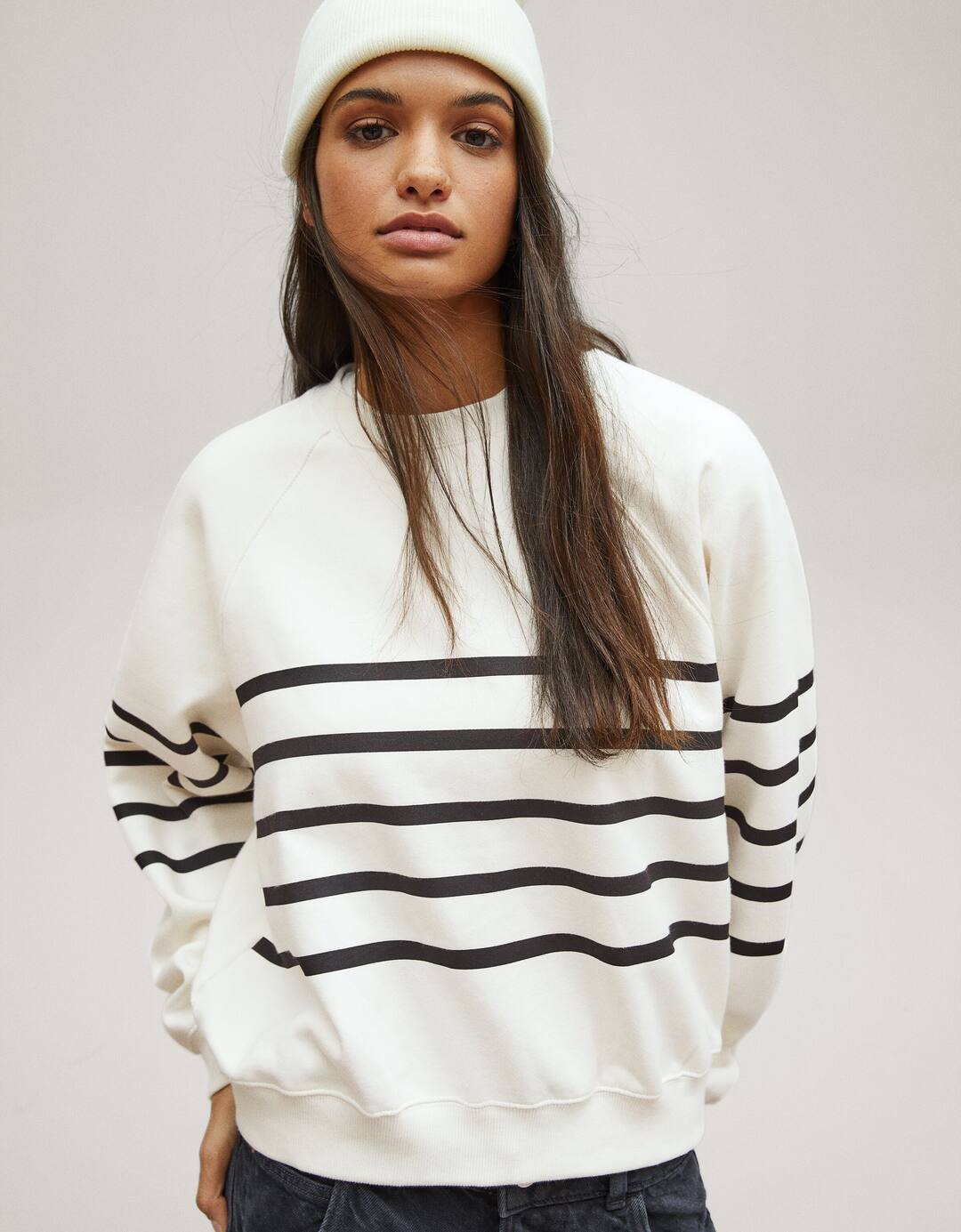Raglan sleeve sweatshirt