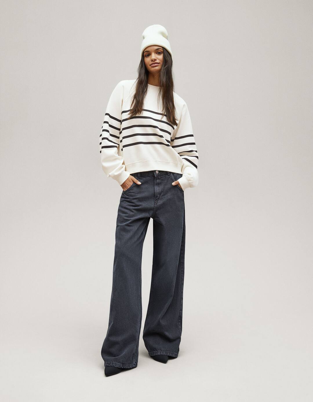 Raglan sleeve sweatshirt