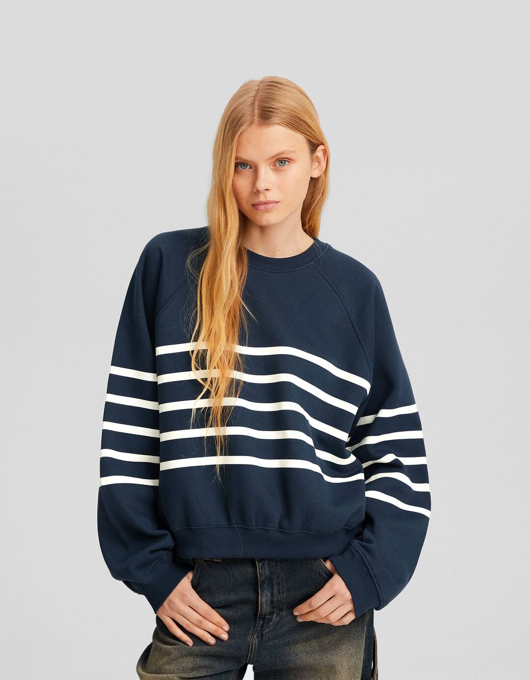 Raglan sleeve sweatshirt