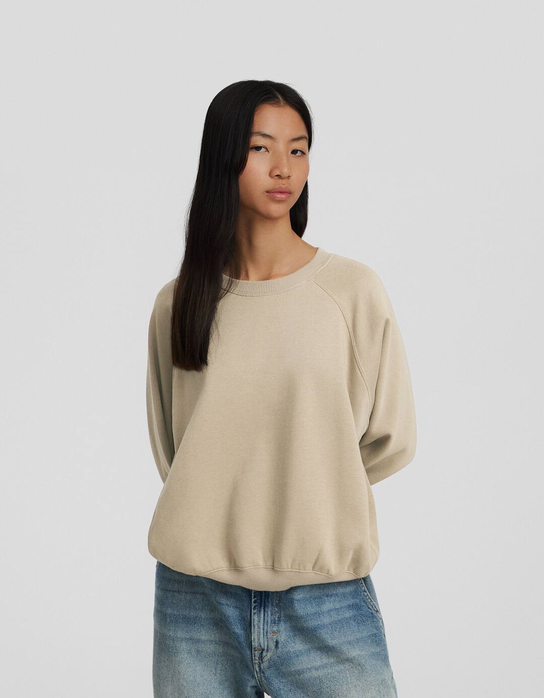 Raglan sleeve sweatshirt