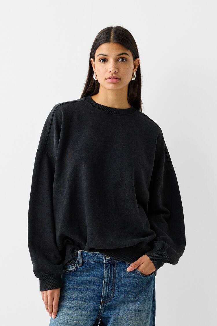 Get the sweater for 36€ at bershka.com - Wheretoget
