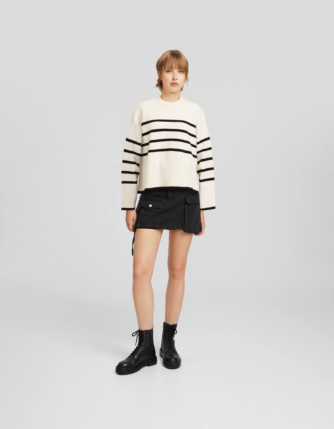 Round neck ribbed sweater