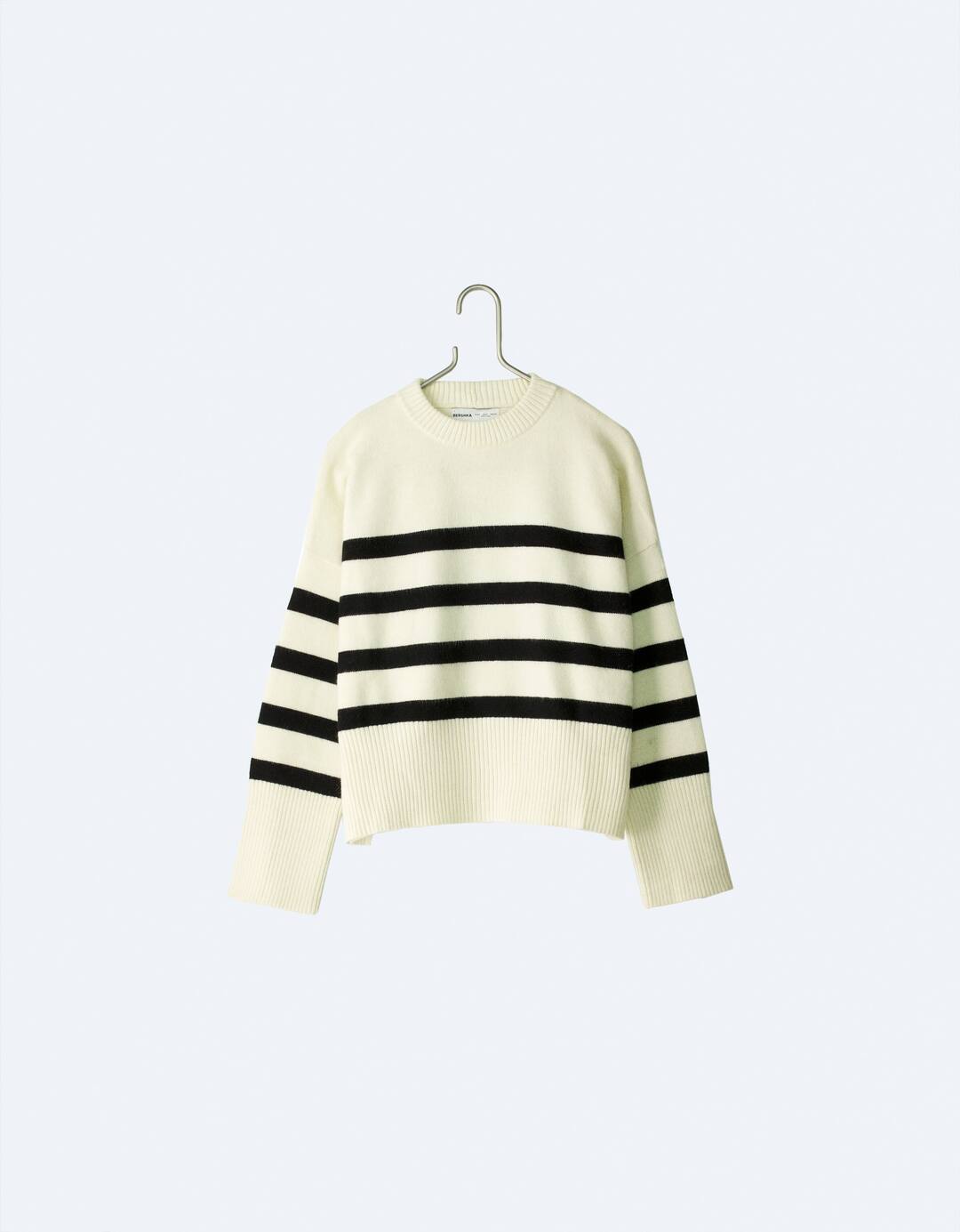 Round neck sweater with stripes