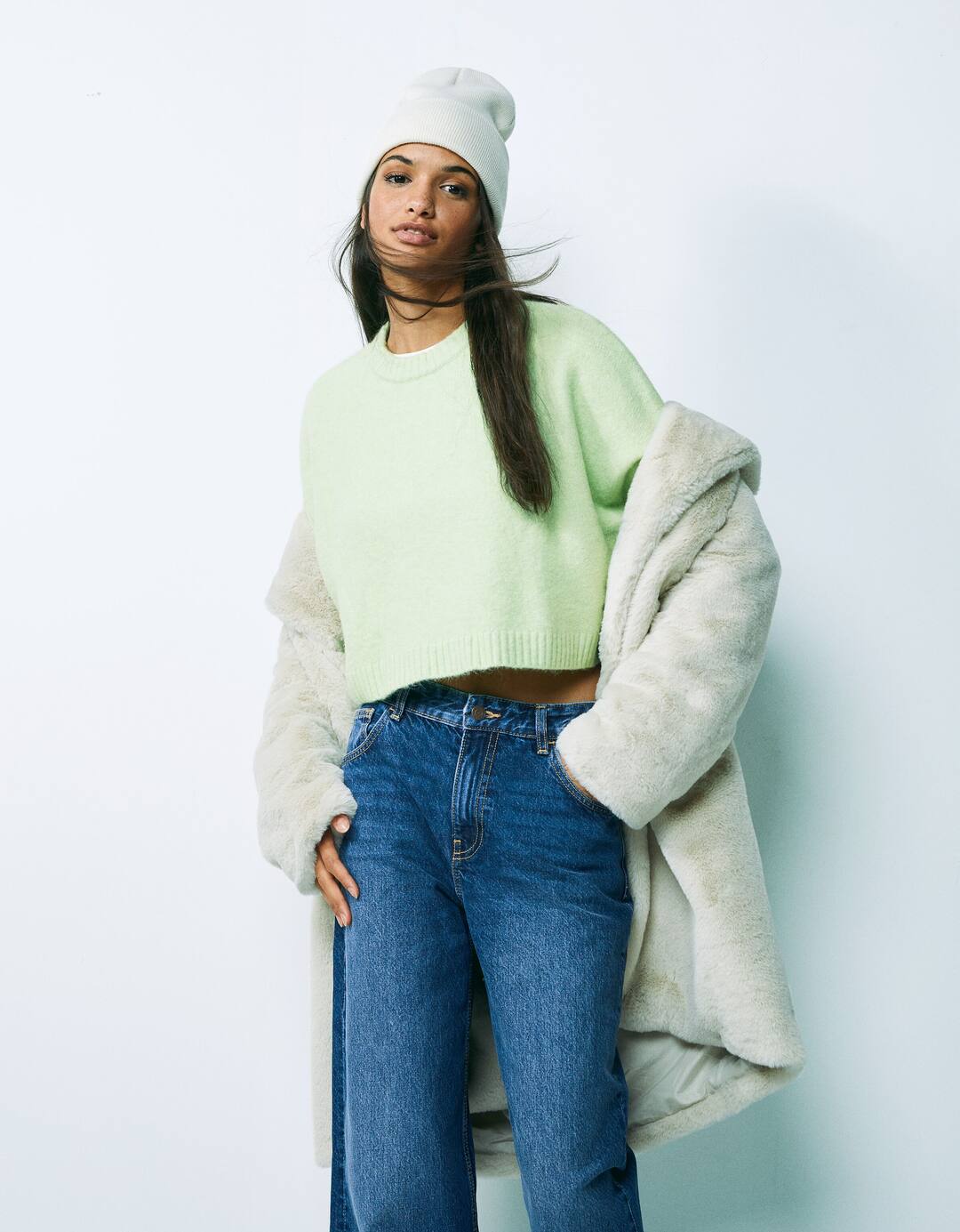 Round neck cropped sweater