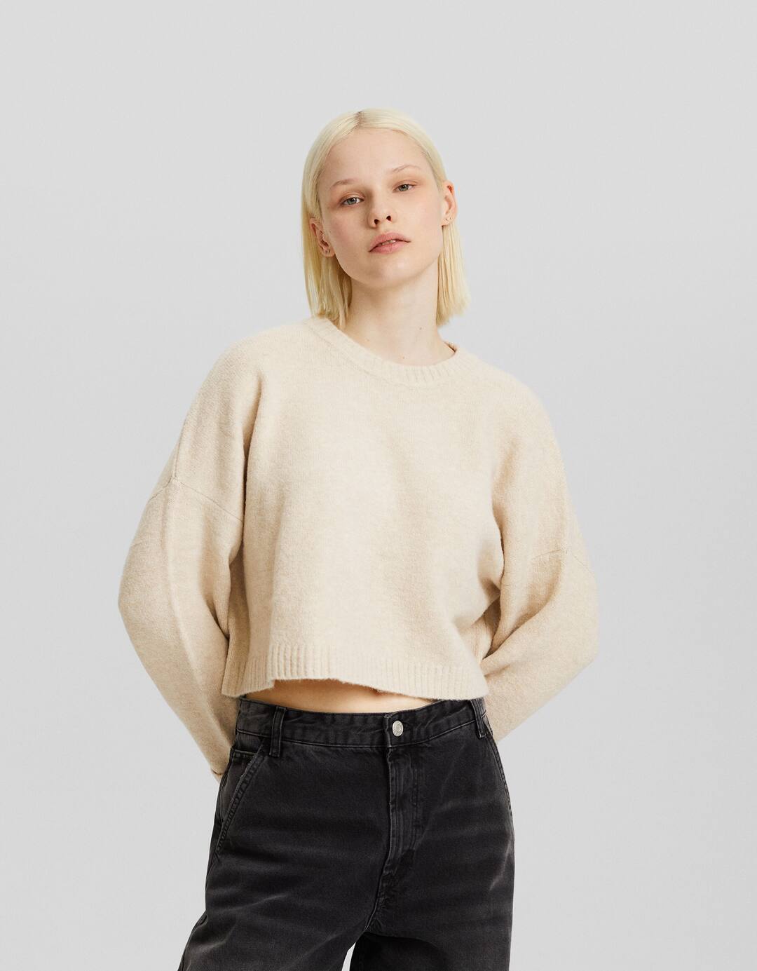 Round neck cropped sweater