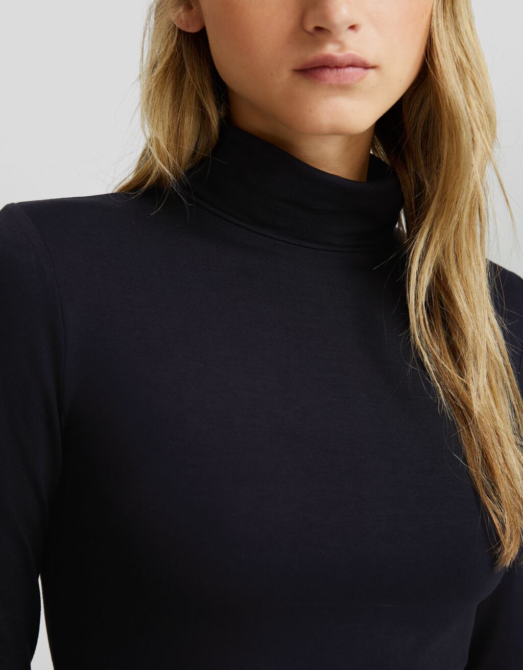 Dik yaka uzun kollu t-shirt-Siyah-2