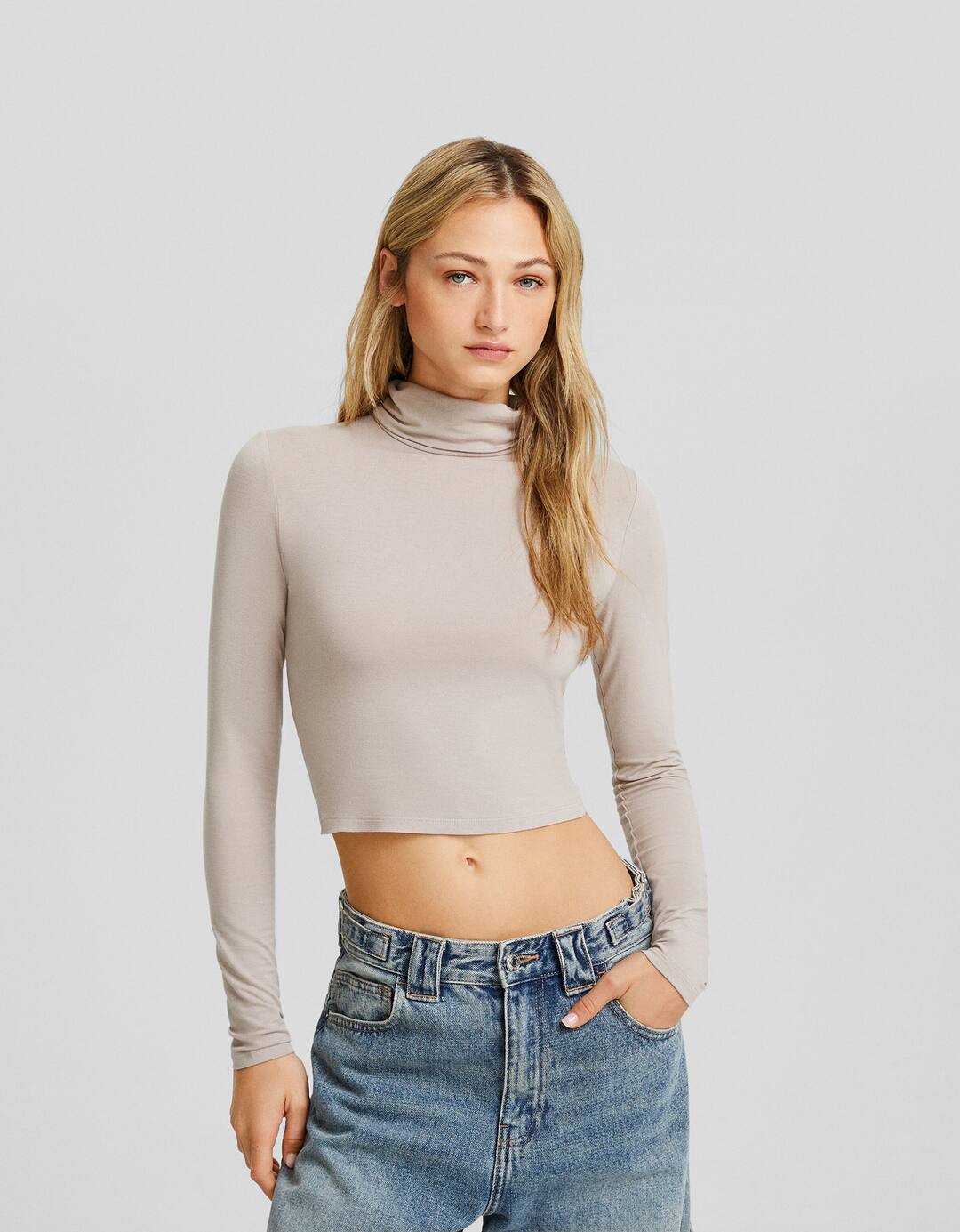 Long sleeve T-shirt with a high neck