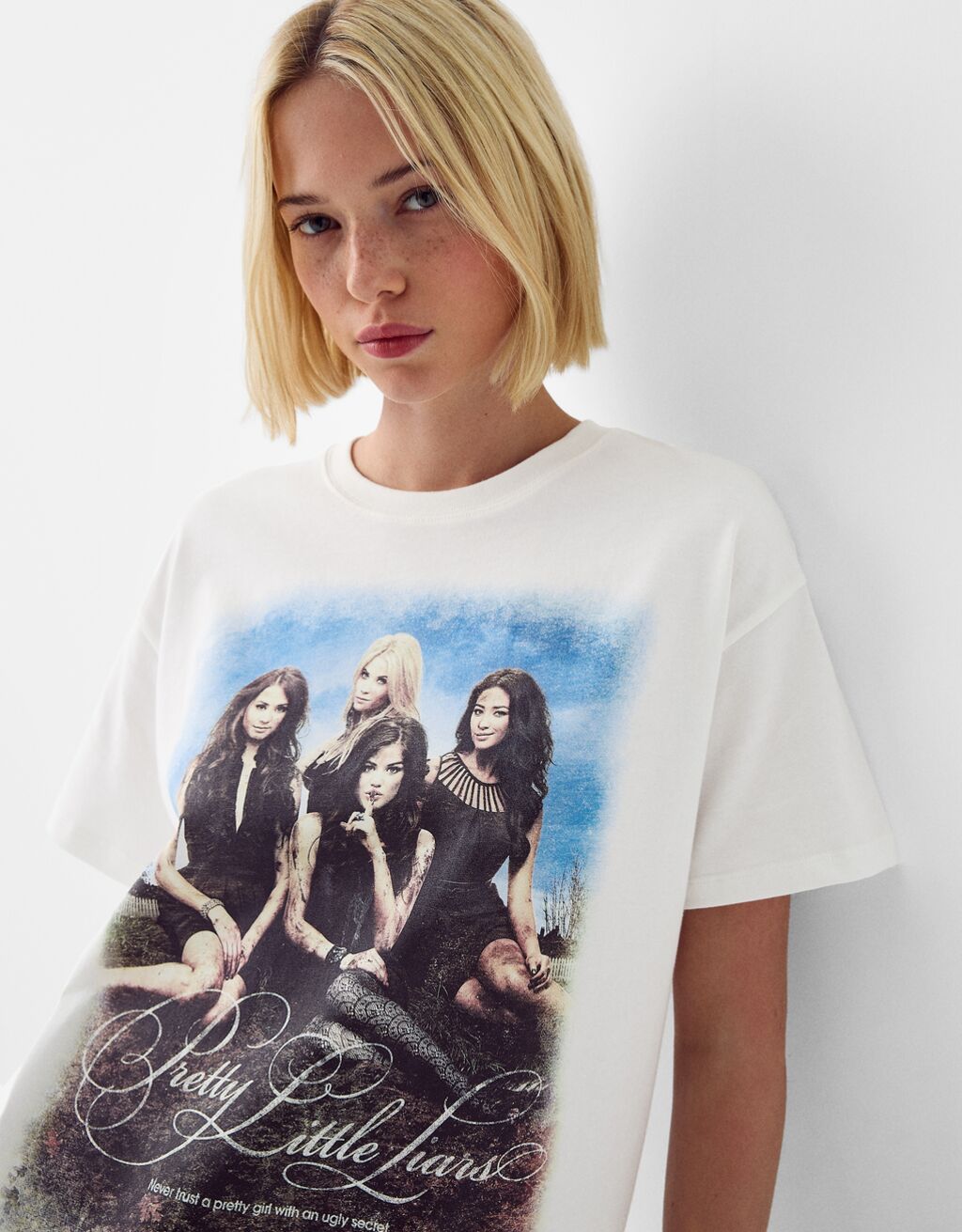 Short sleeve Pretty Little Liars Tshirt Women Bershka