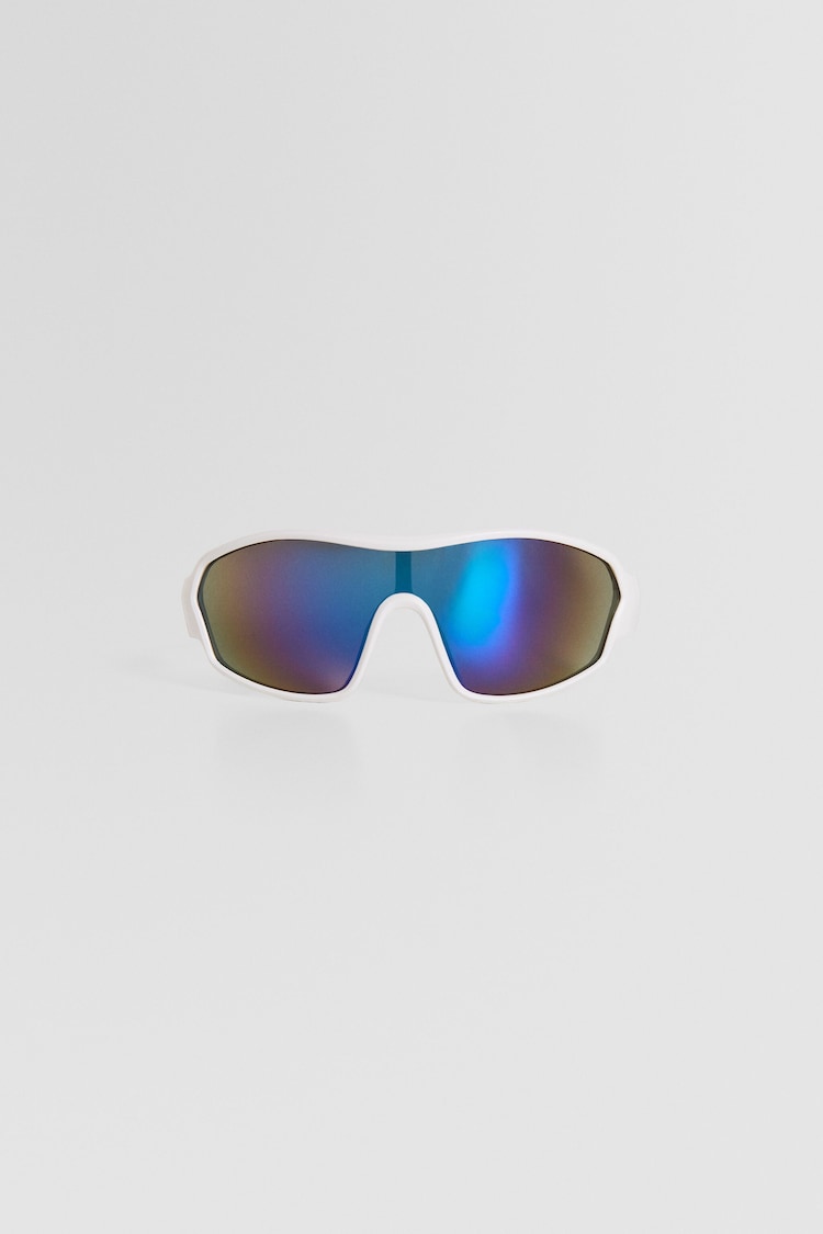 Polarised sunglasses