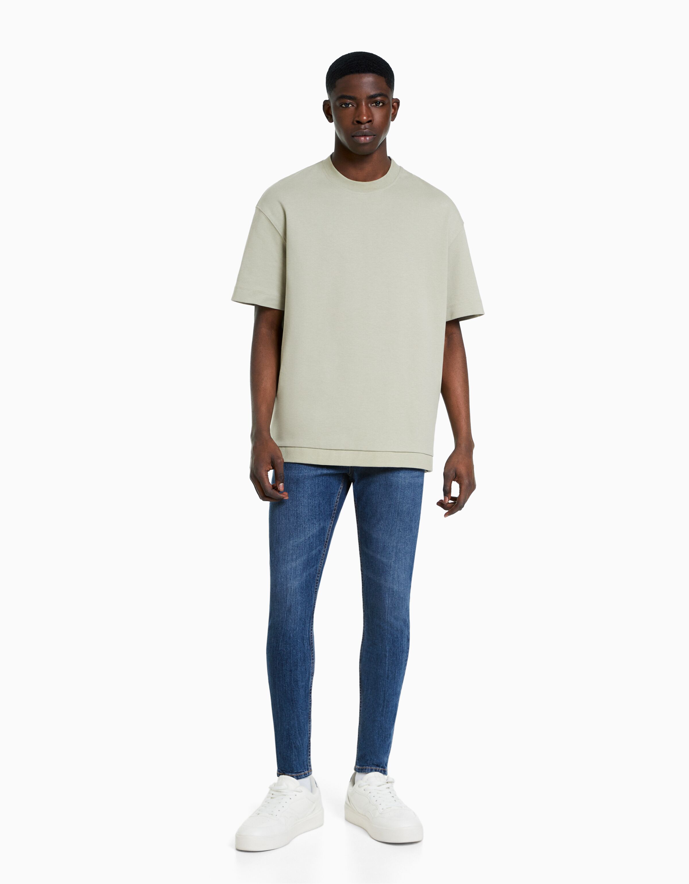 Oversized t shirt with best sale skinny jeans