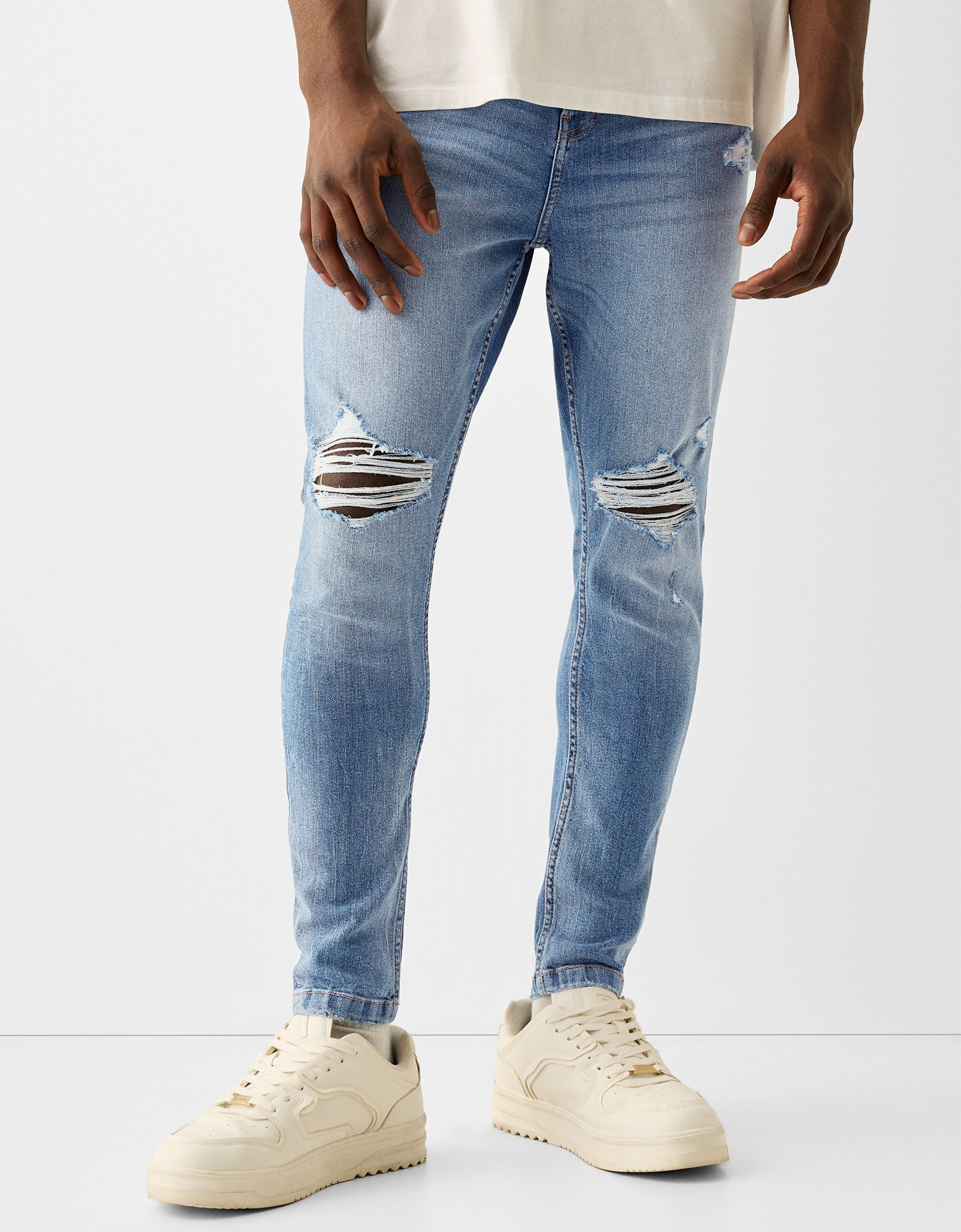 Jeans strappati 2025 bershka uomo