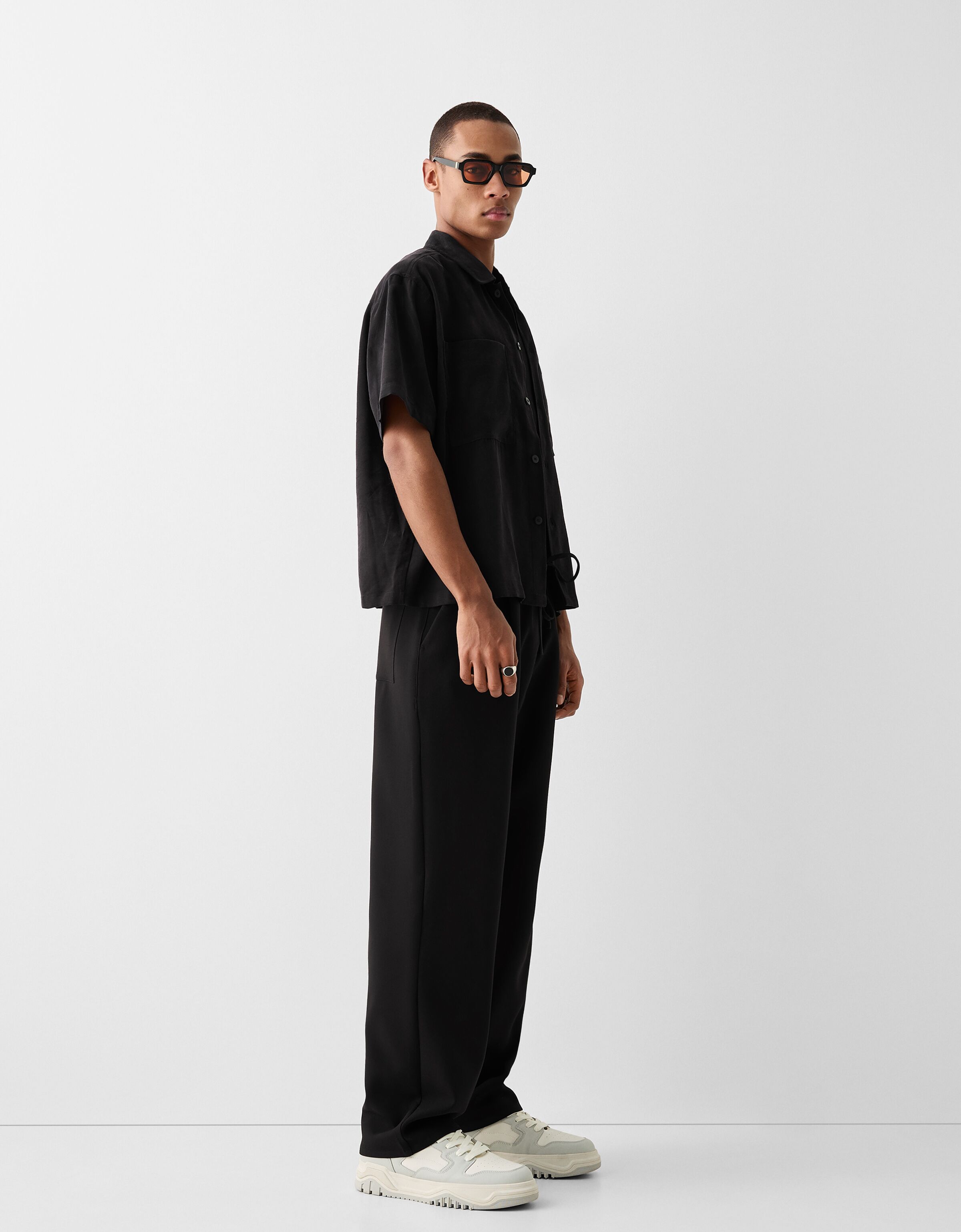 Tailored fit wide-leg joggers - Pants - Men | Bershka