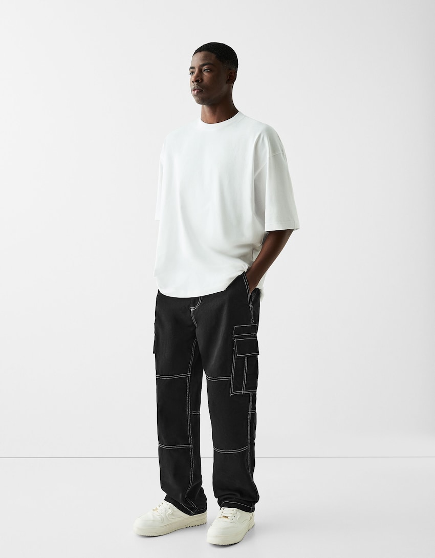 Cotton cargo trousers with contrast seams - Men | Bershka