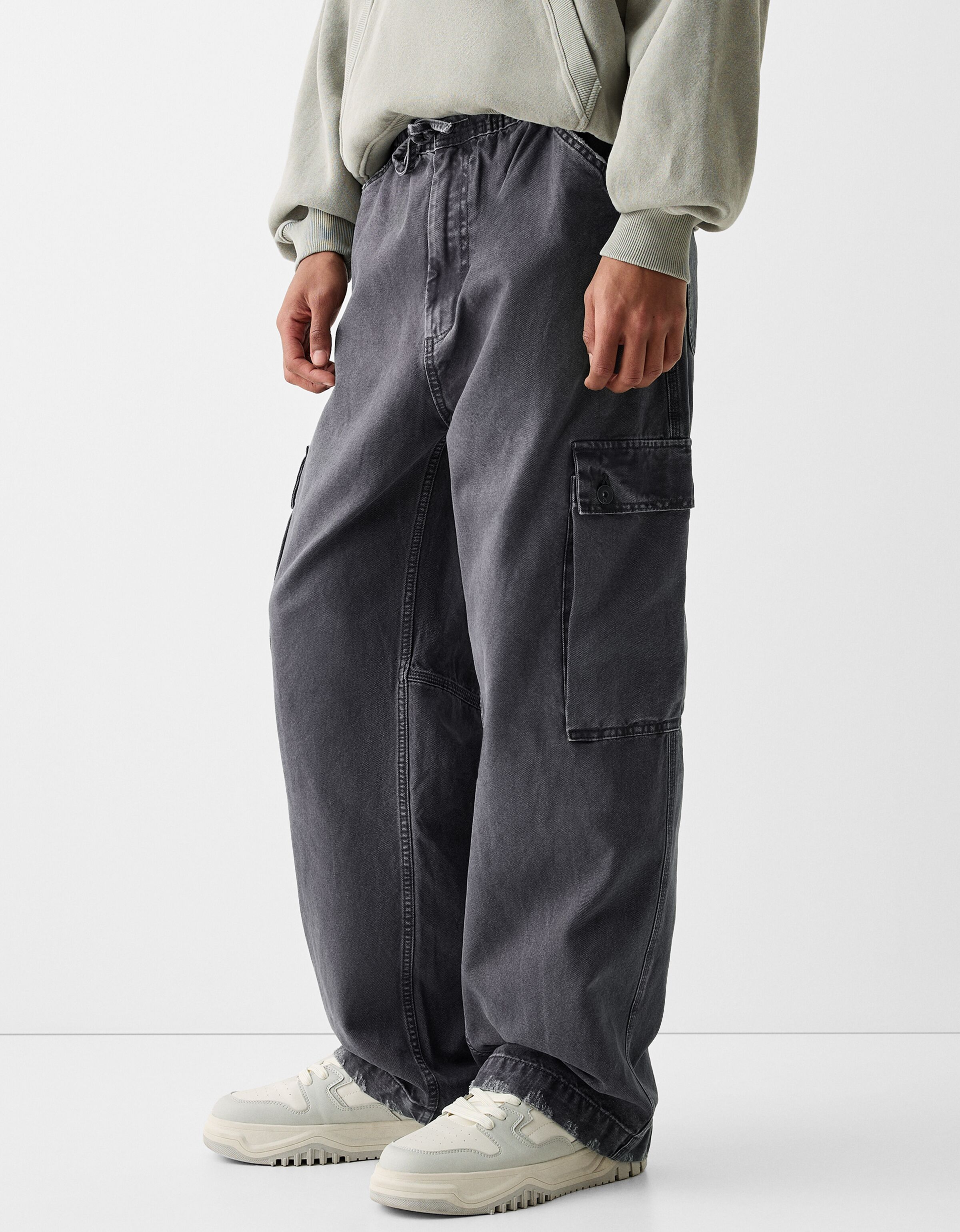 Pantal n skater cargo efecto lavado Pantalones Hombre Bershka