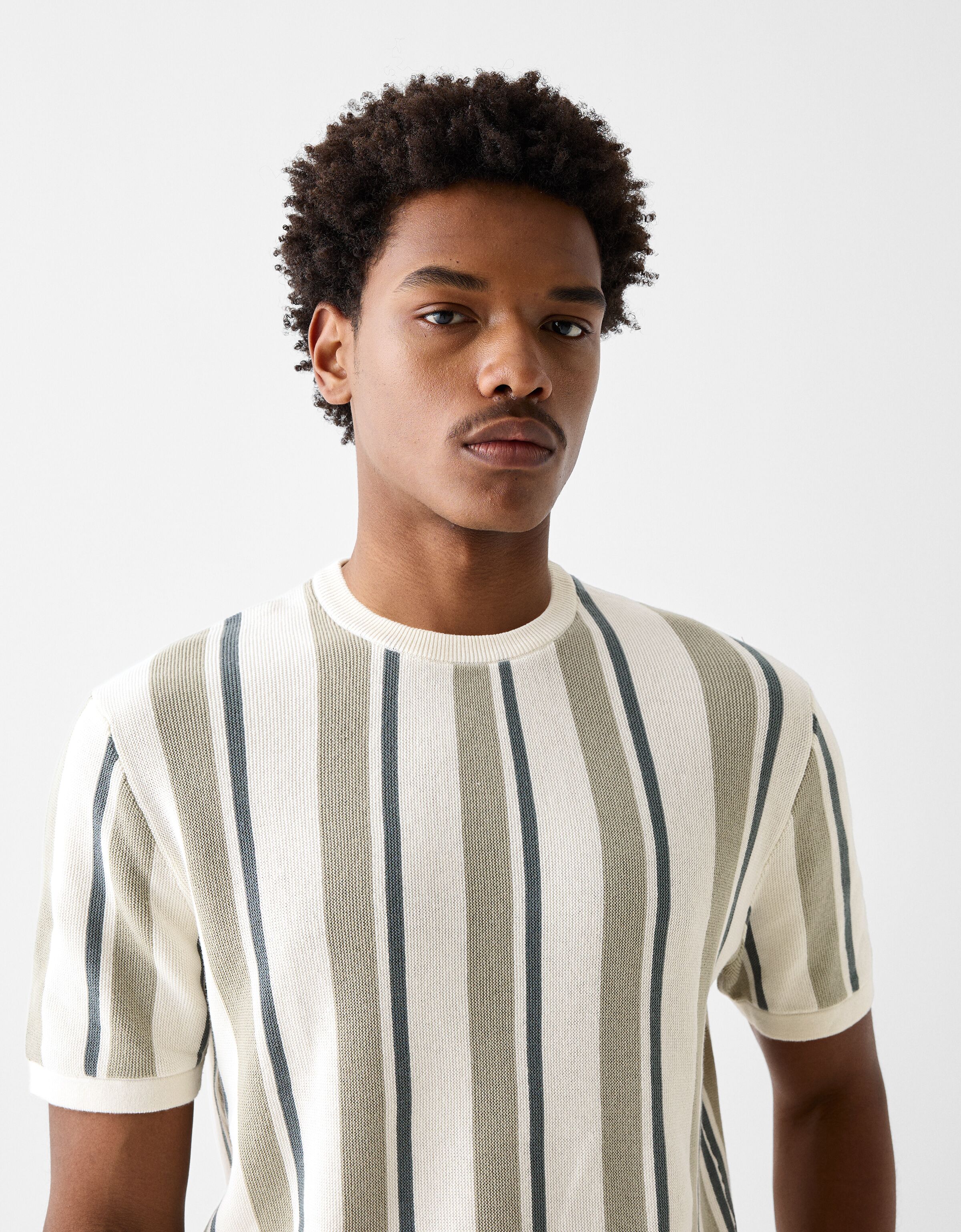 Textured striped short sleeve T-shirt - T-shirts - Men | Bershka