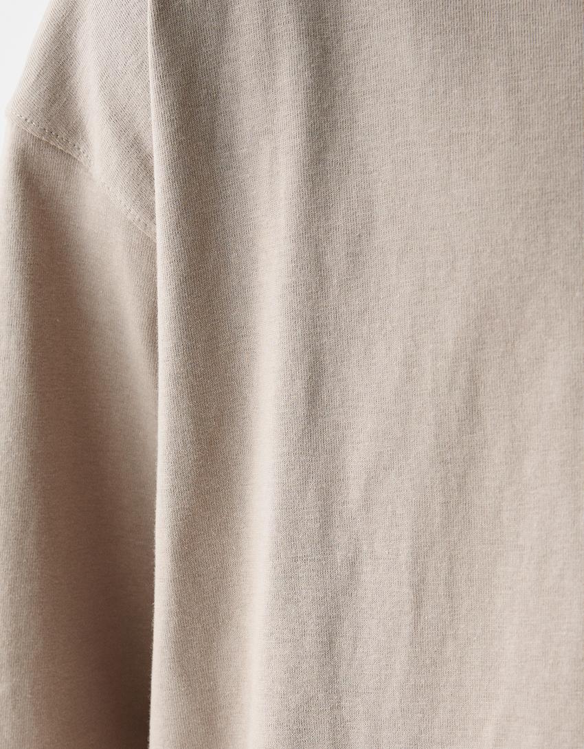 T-shirt de manga curta oversize-Cinza-5