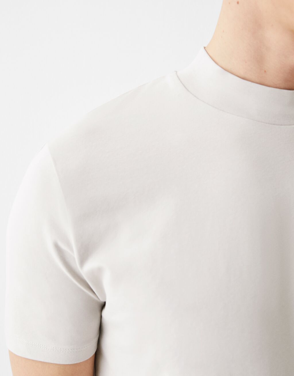 Camiseta manga corta cuello subido-Piedra-5