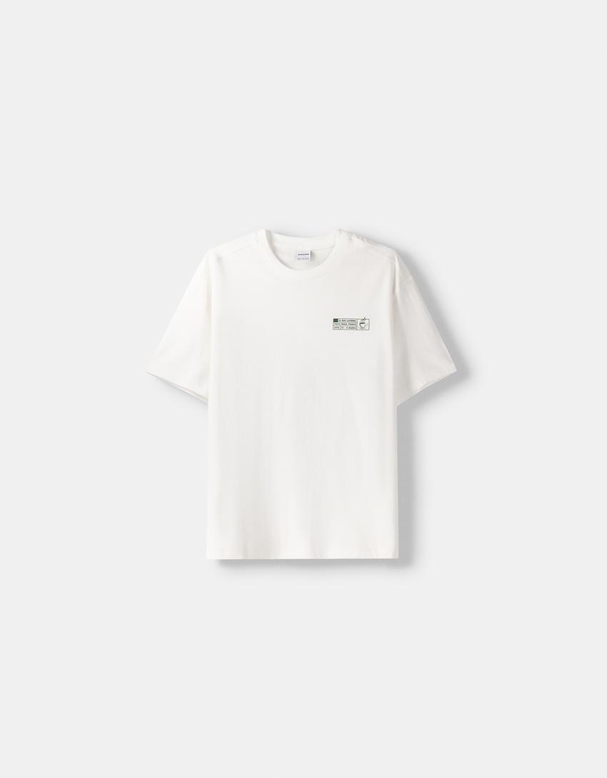 טי שירט בגזרה מרובעת עם שרוולים קצרים והדפס-אוף וויט-4