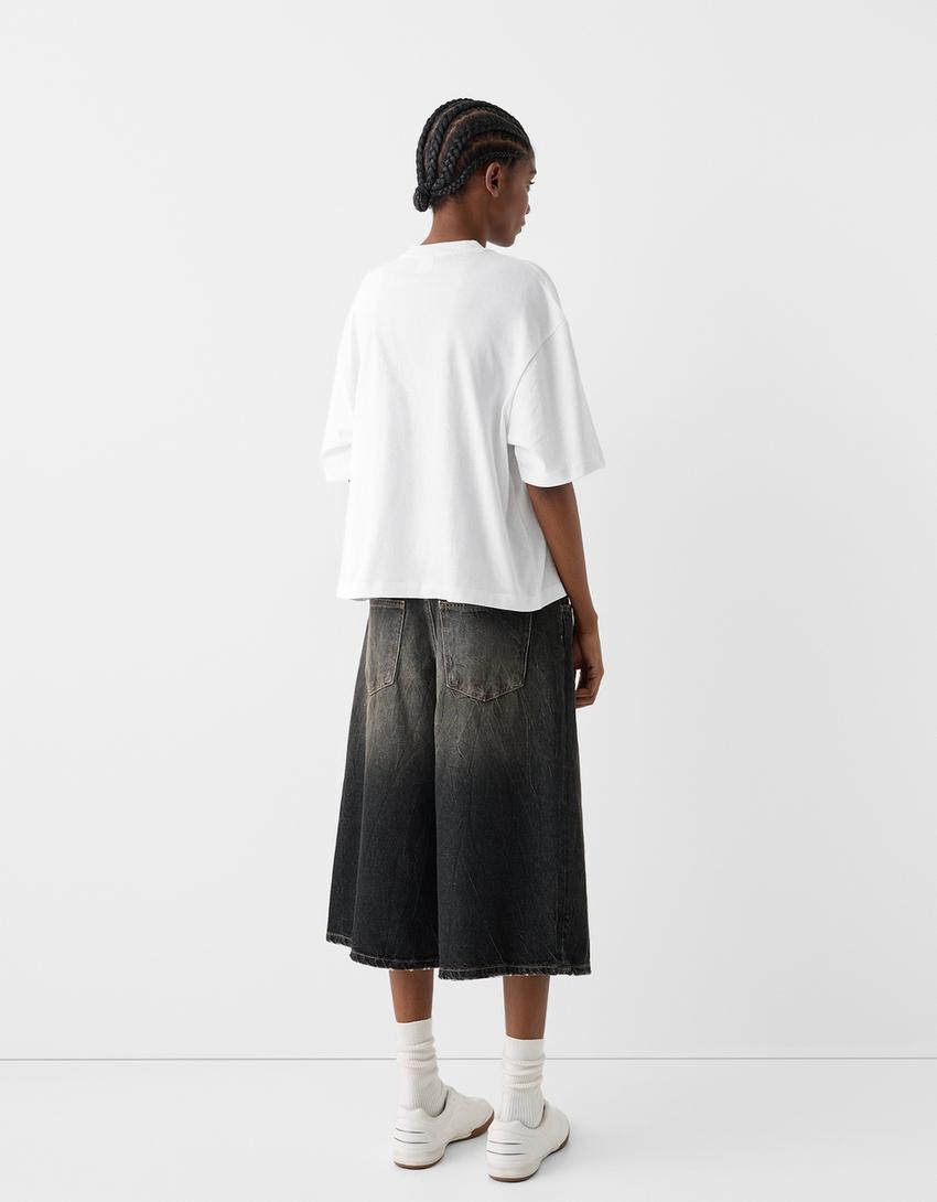 T-shirt da Bershka Wearable Art cropped boxy fit com estampado-Branco-2