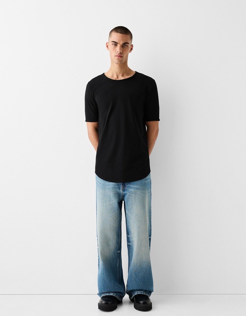טי שירט Slim fit עם שרוול קצר-שחור-3
