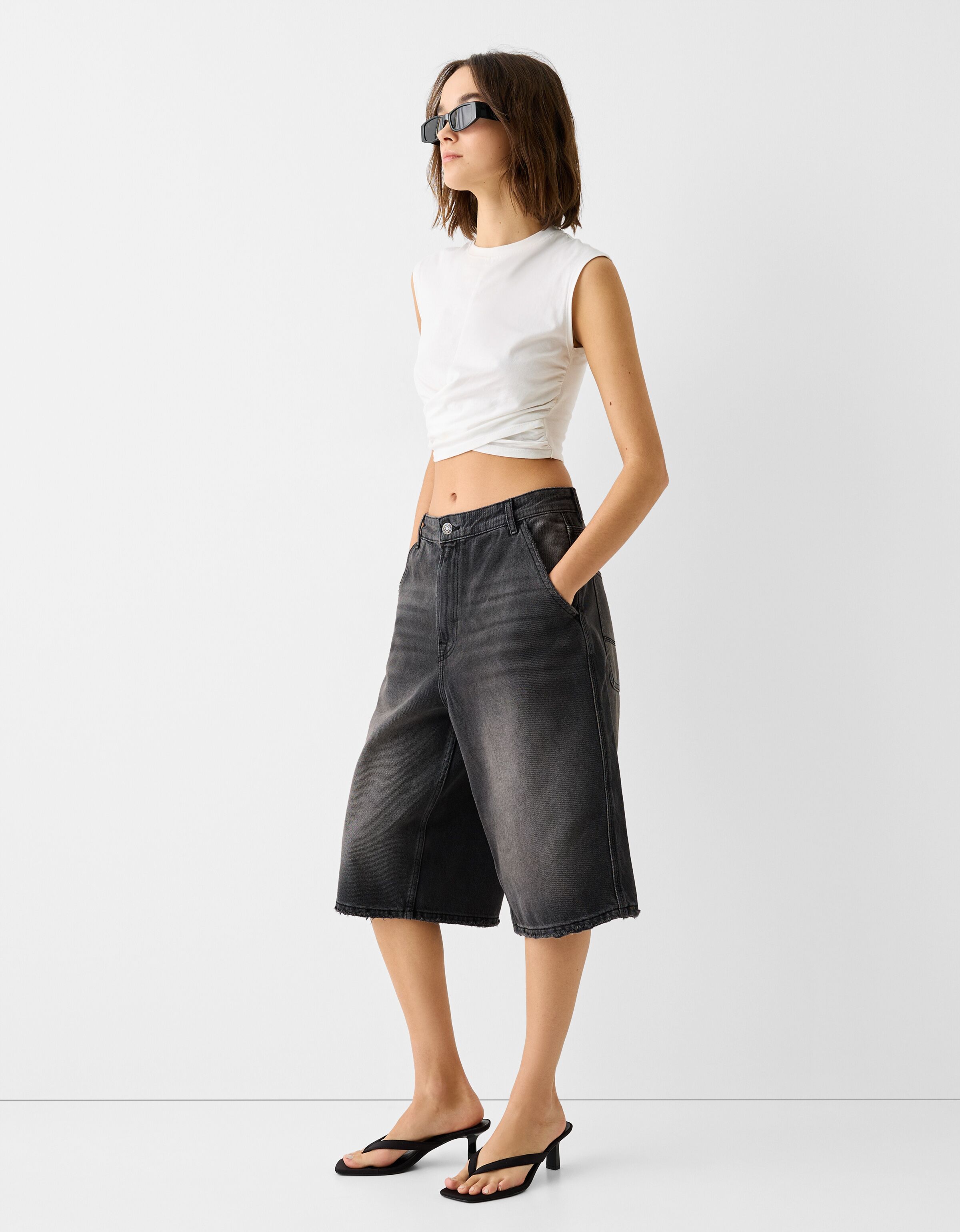 Jeans corti hotsell uomo bershka