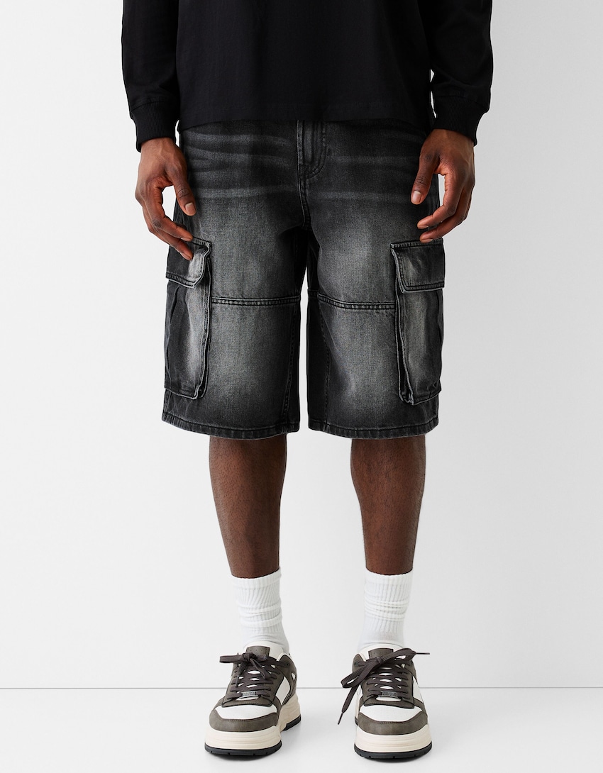 Baggy denim cargo Bermuda shorts - Men | Bershka