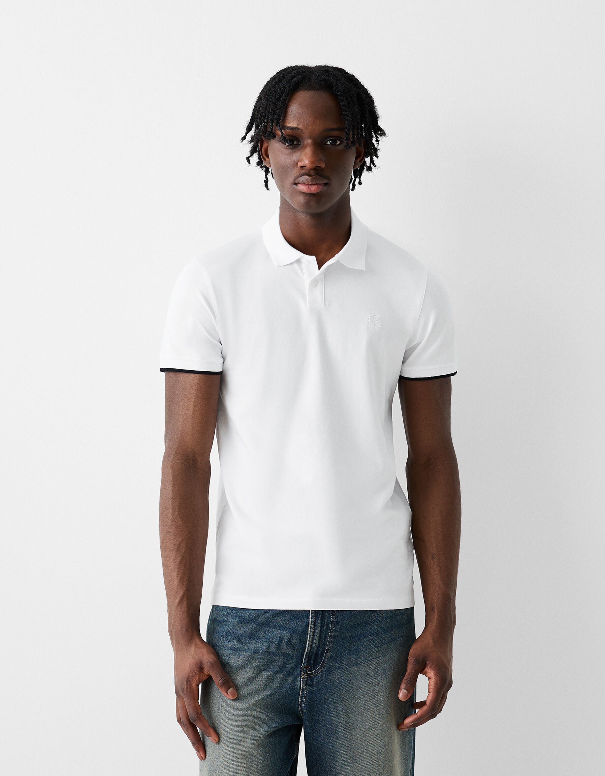 Polo manga corta bordado Hombre Bershka