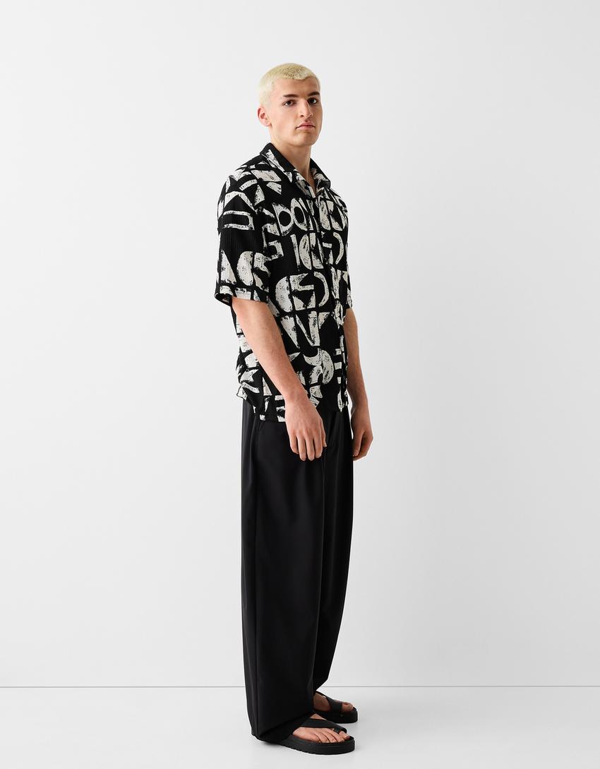 Camisa manga curta textura estampado-Preto-3