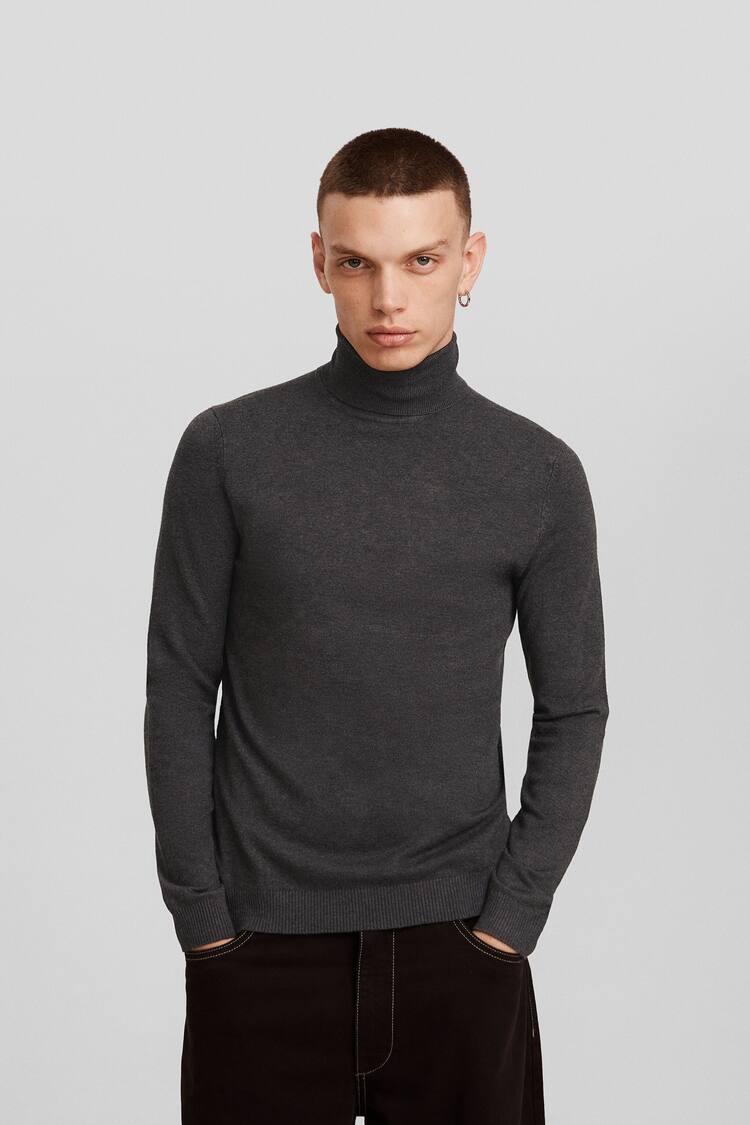 High neck thin sweater