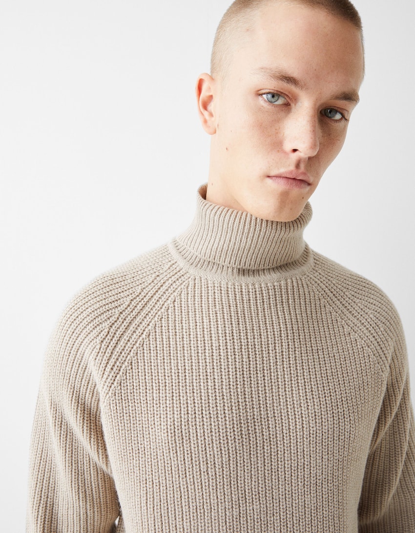 Thick felt texture high neck sweater - Men | Bershka