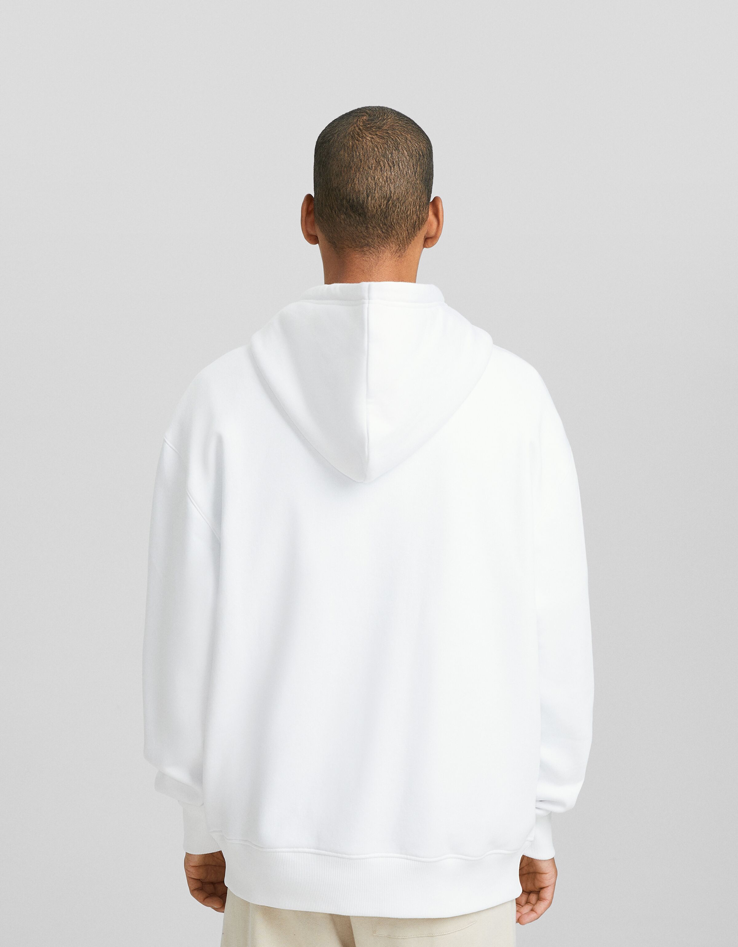 Sudadera blanca hotsell bershka