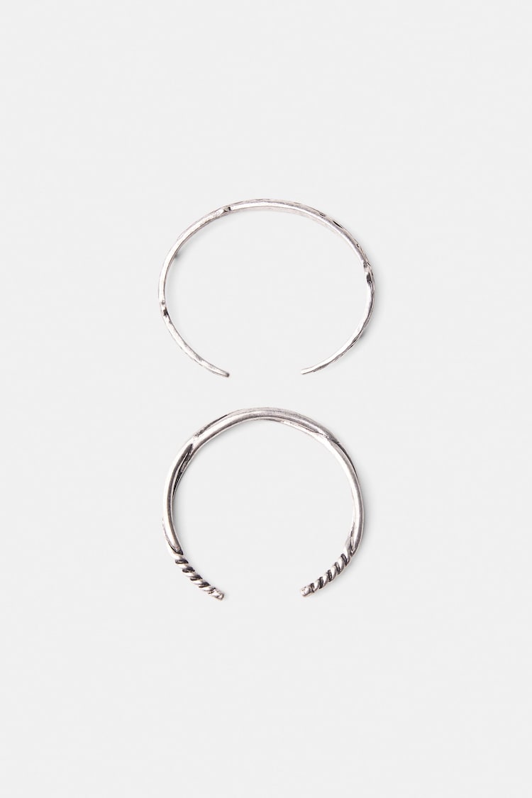 Set of 2 cuff bracelets