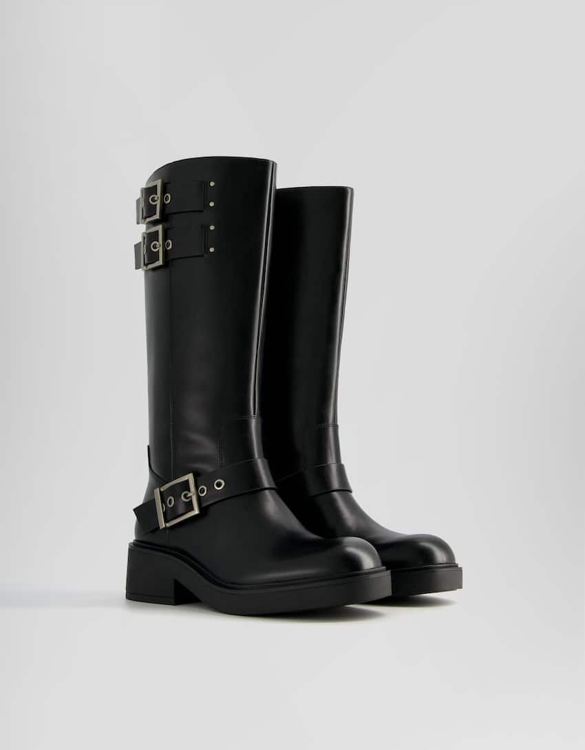 Flat boots with buckles - Women | Bershka