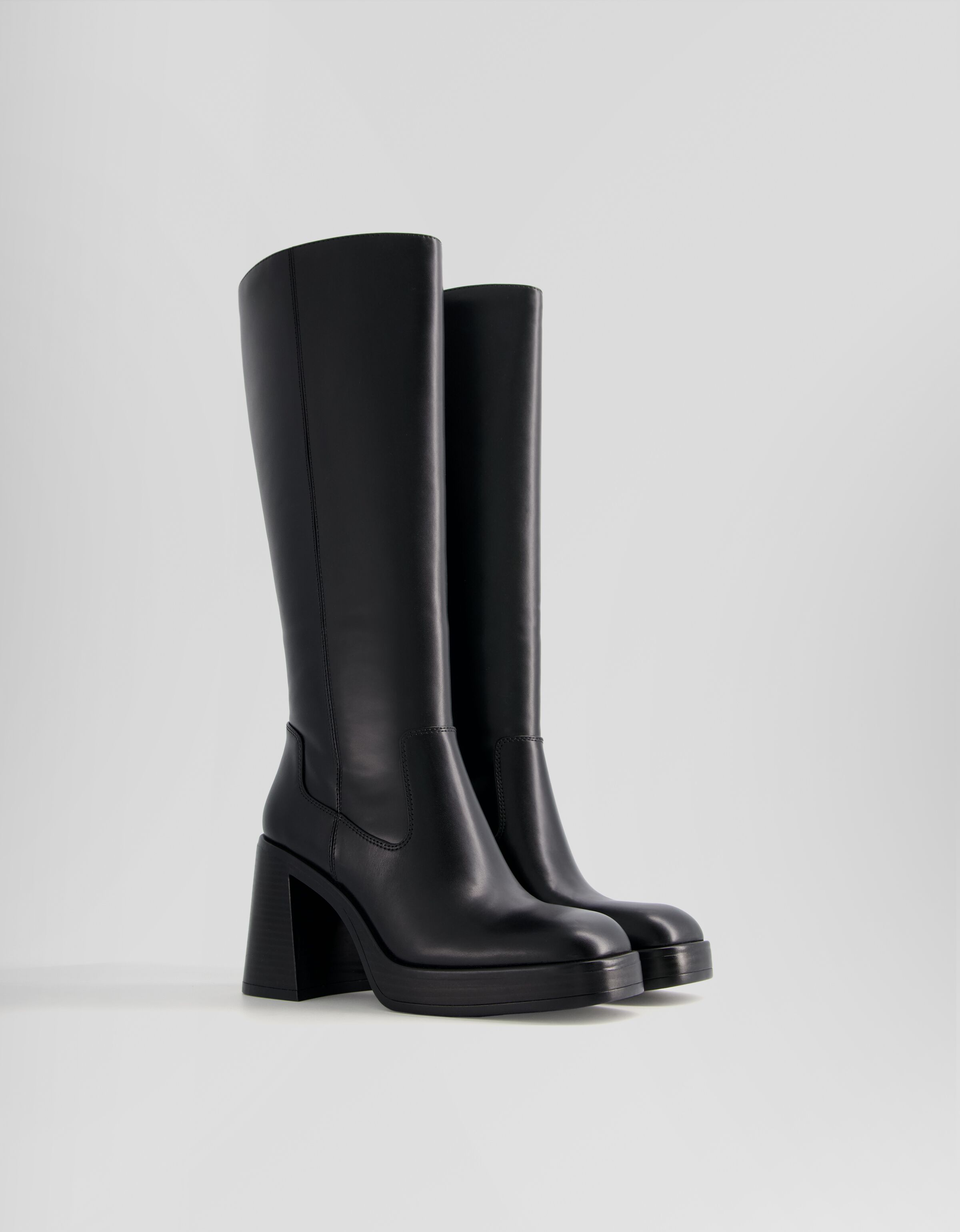 Botas altas negras bershka sales