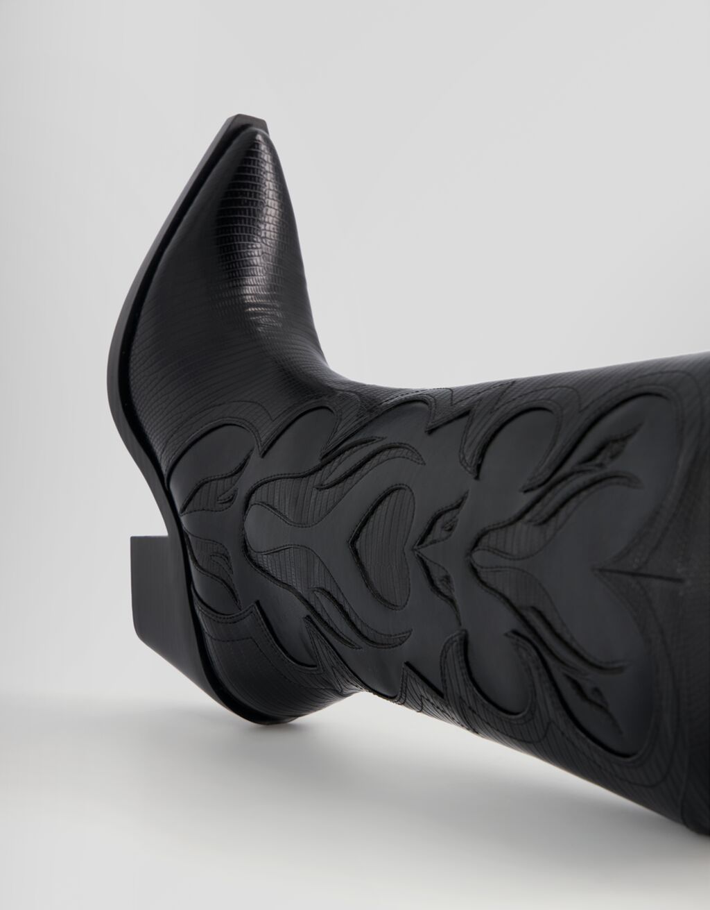 Contrast embroidered high-heel cowboy boots-BLACK-2