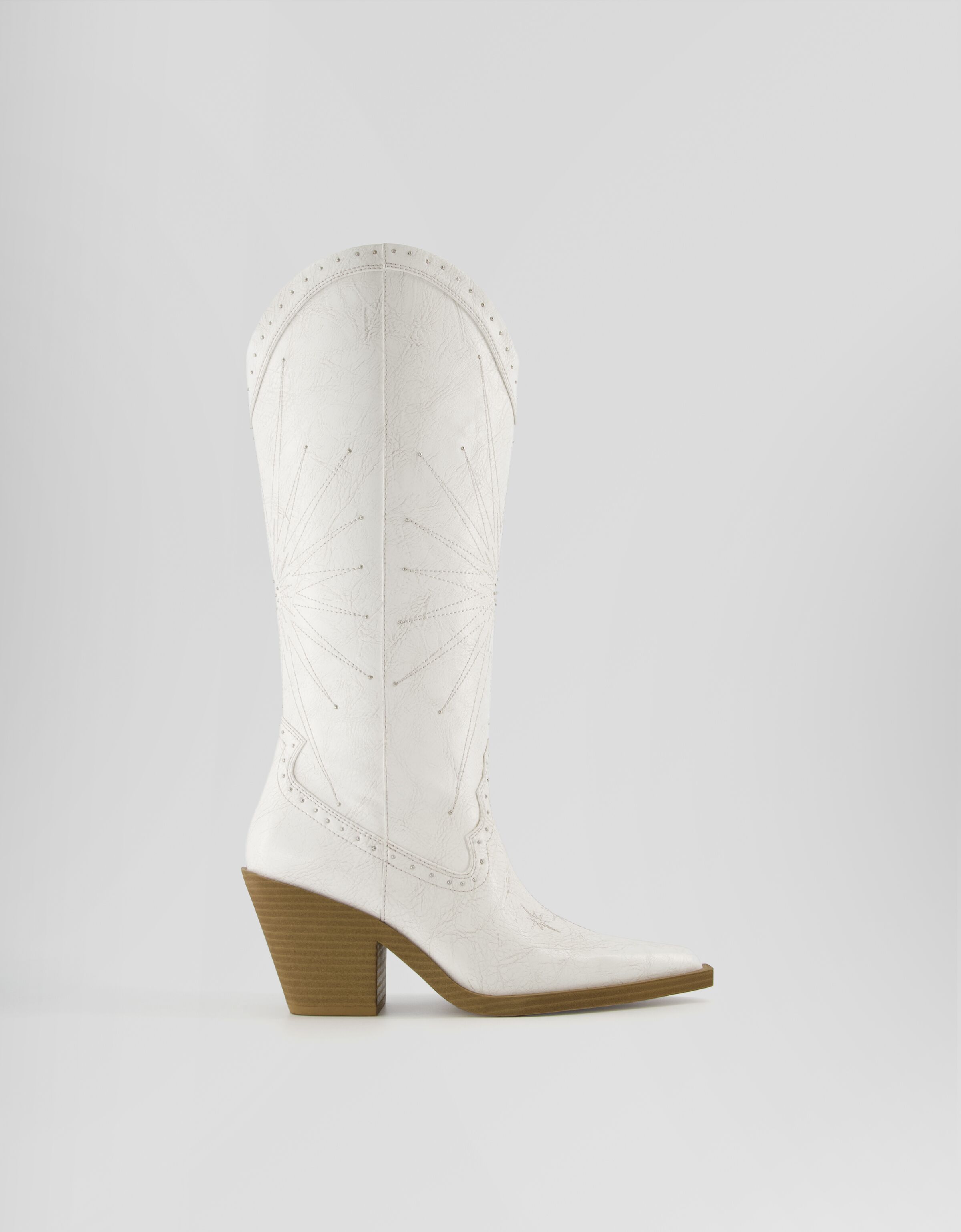 Stivali cowboy con tacco e borchie Donna Bershka