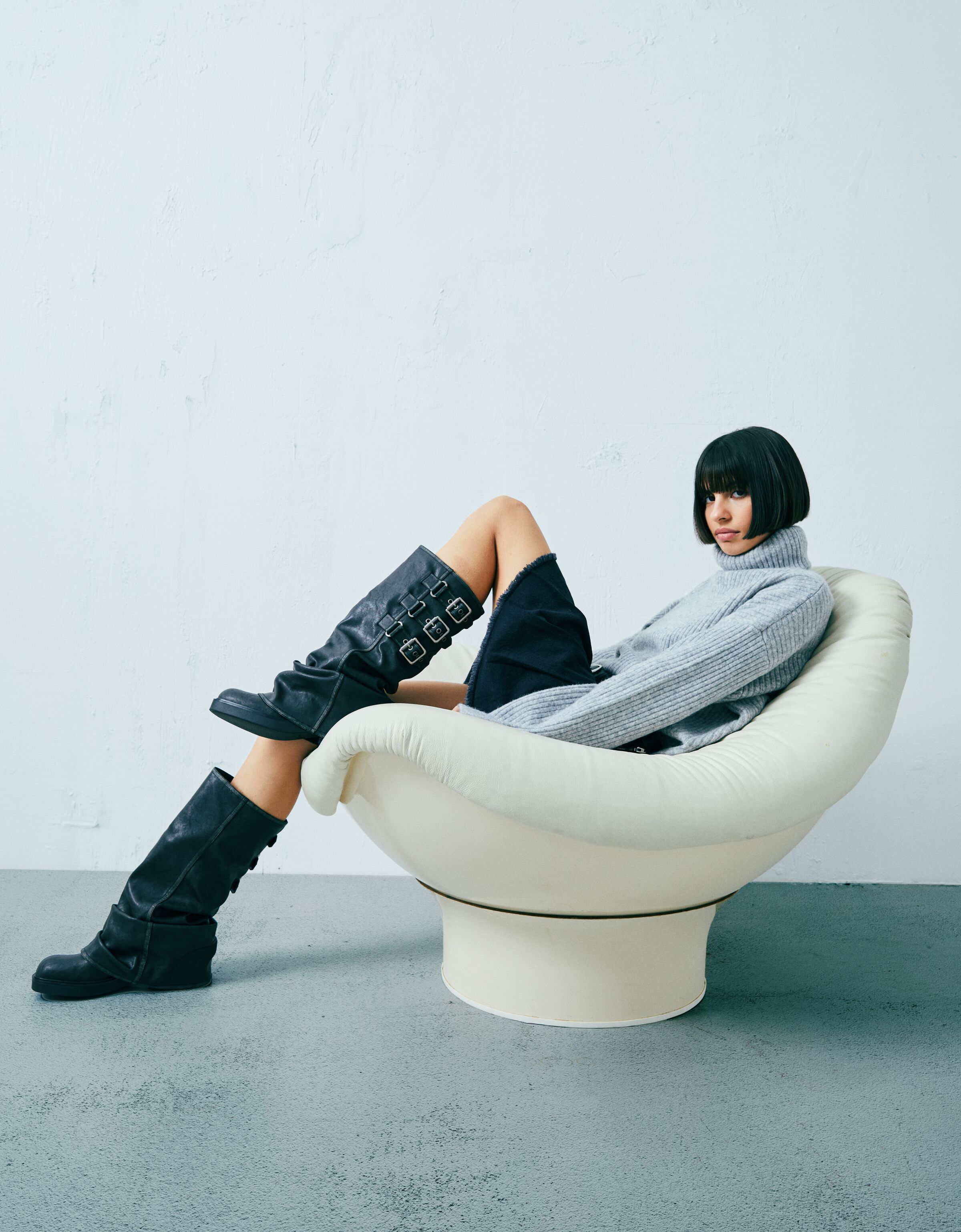 Flat slouchy biker boots with buckles Women Bershka