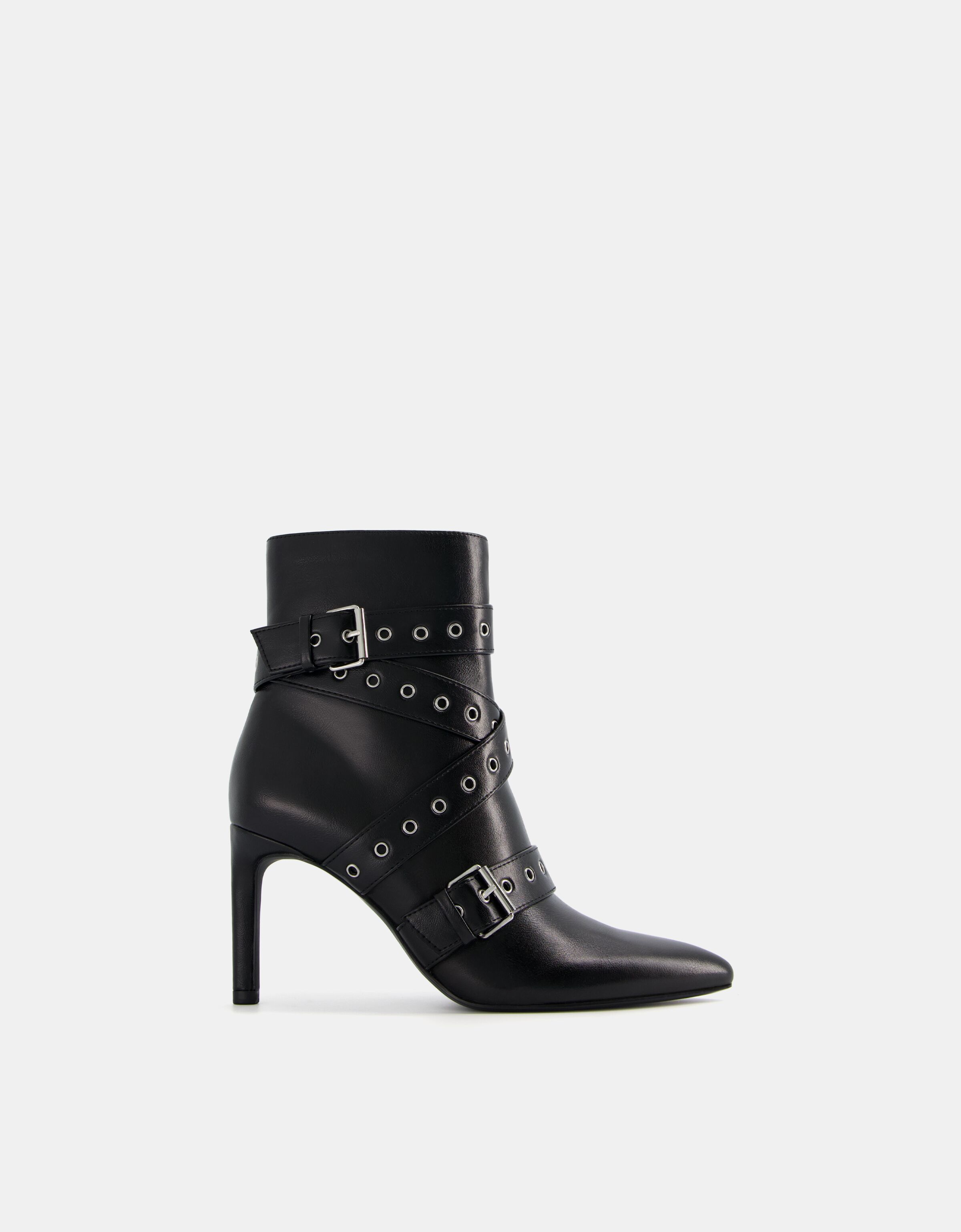 Botins pretos clearance com tachas