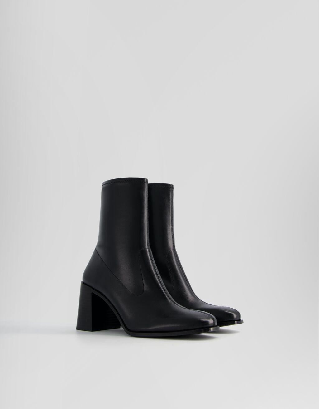 Fitted block-heel ankle boots - Women | Bershka