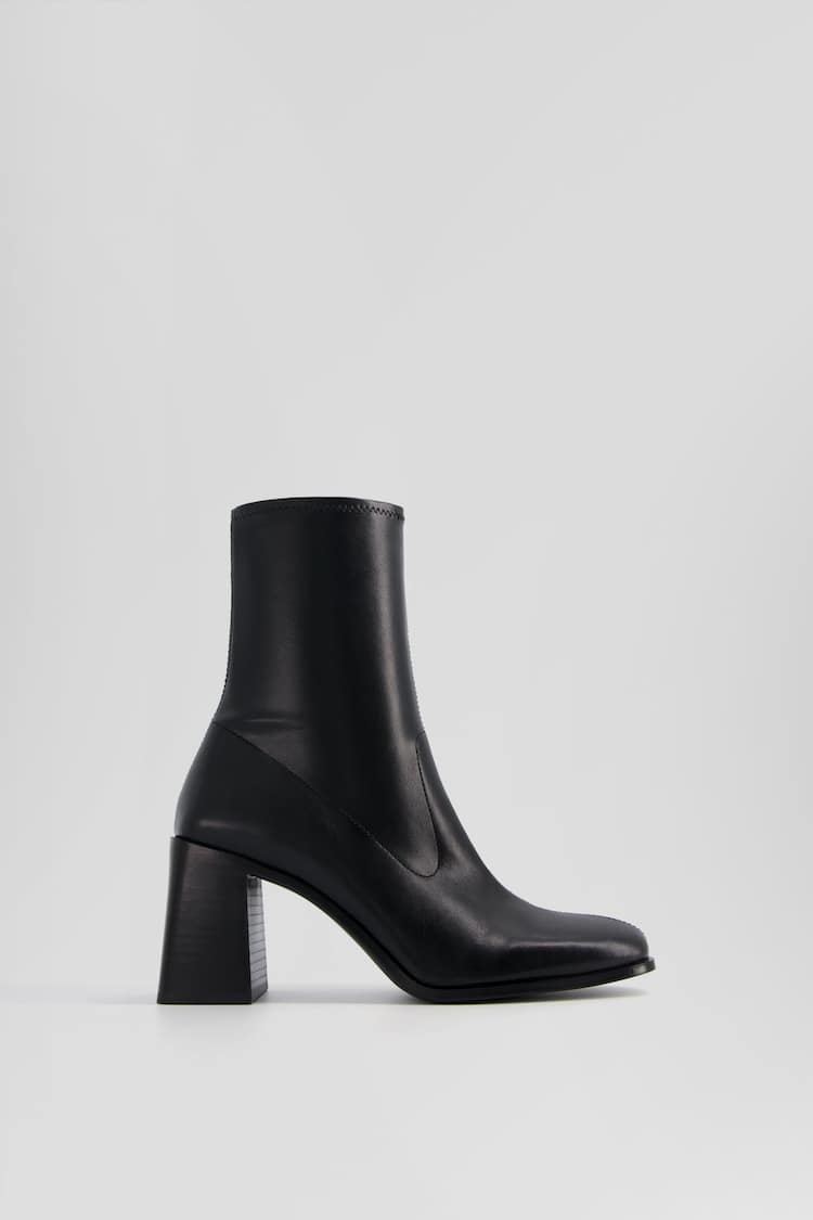 Fitted block-heel ankle boots
