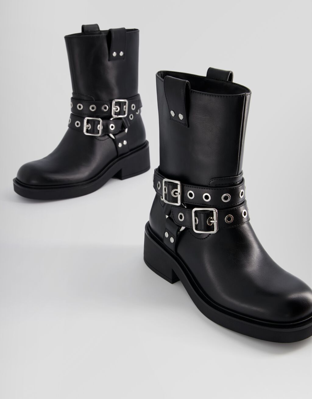 Bottines plates avec lanières, anneaux et boucles-Noir-4