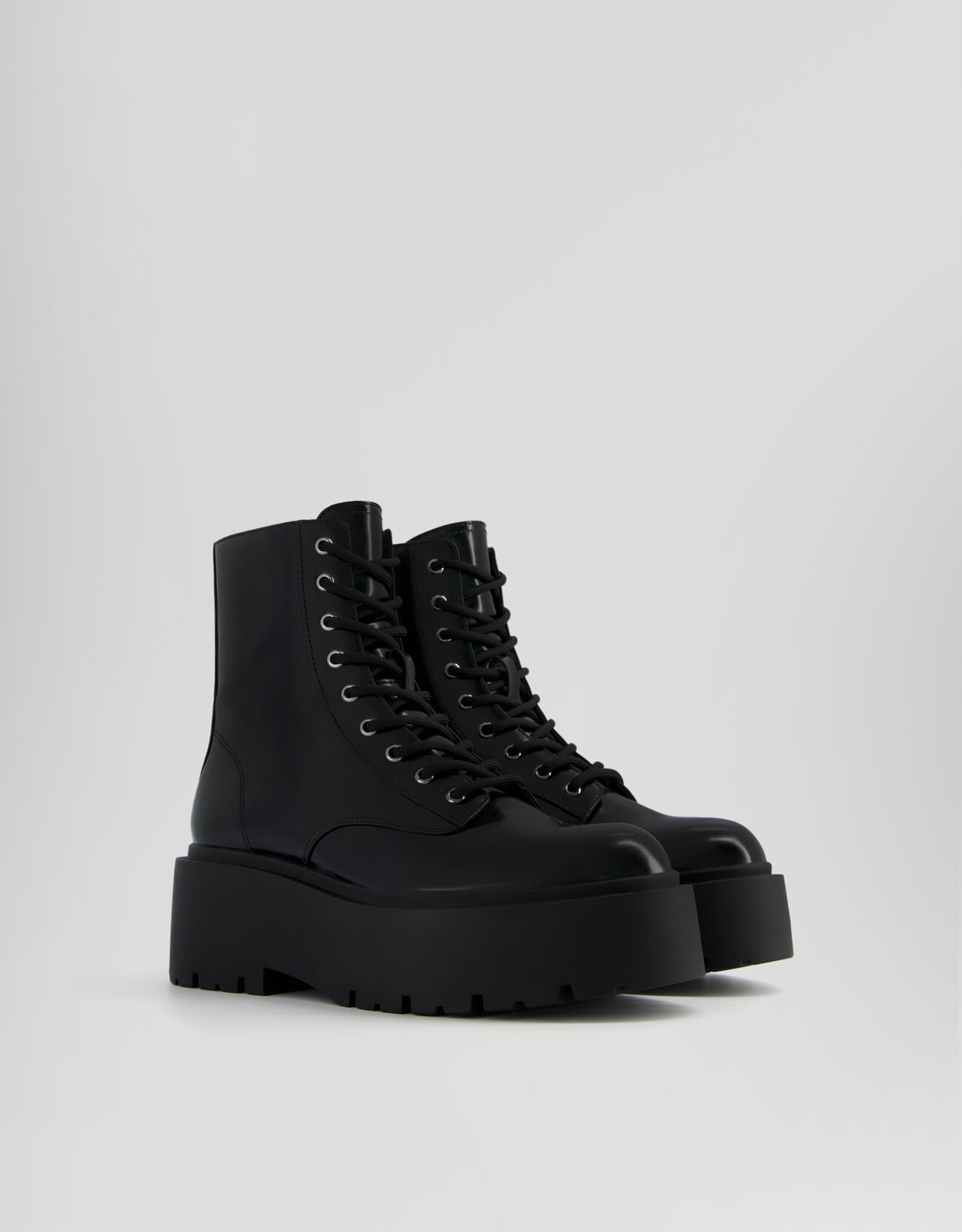 Platform tie up 2025 boots